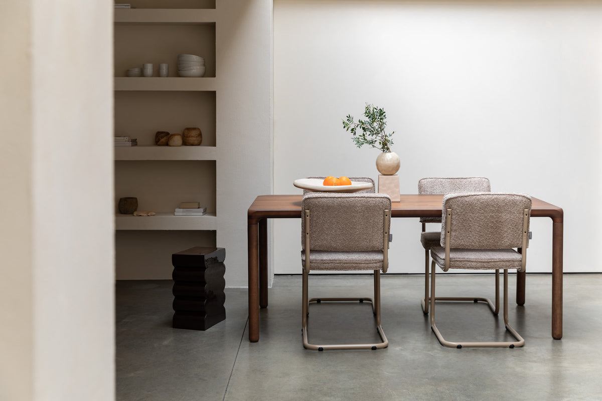 Tisch Storm in Braun präsentiert im Onlineshop von KAQTU Design AG. Esstisch ist von Zuiver