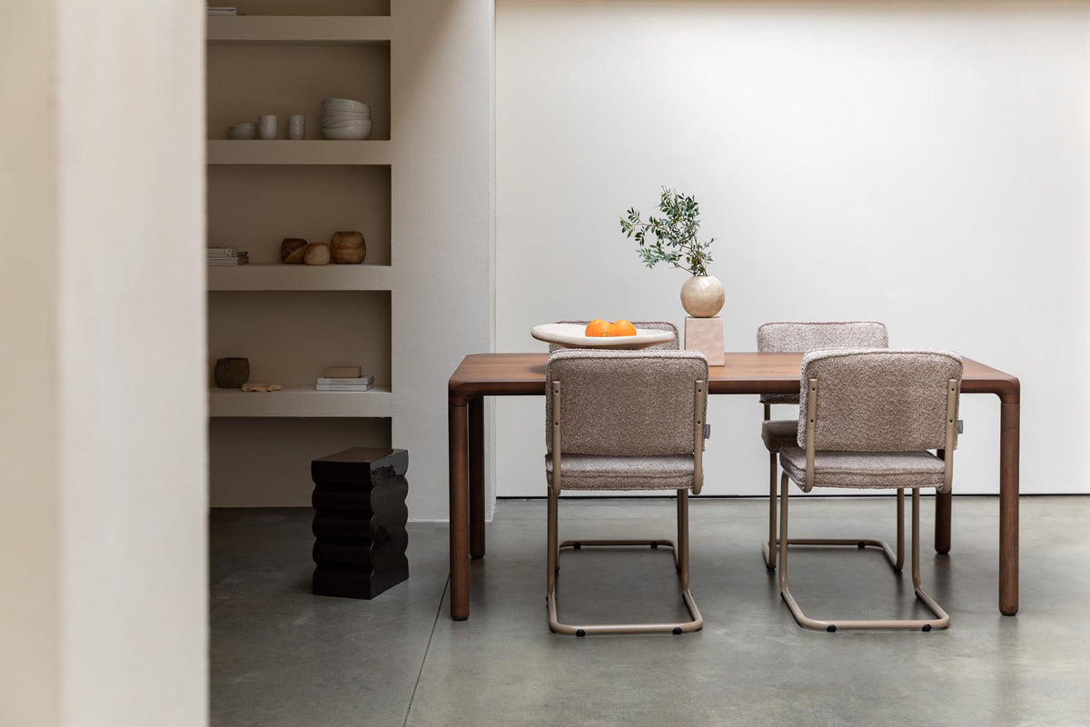 Tisch Storm in Braun präsentiert im Onlineshop von KAQTU Design AG. Esstisch ist von Zuiver