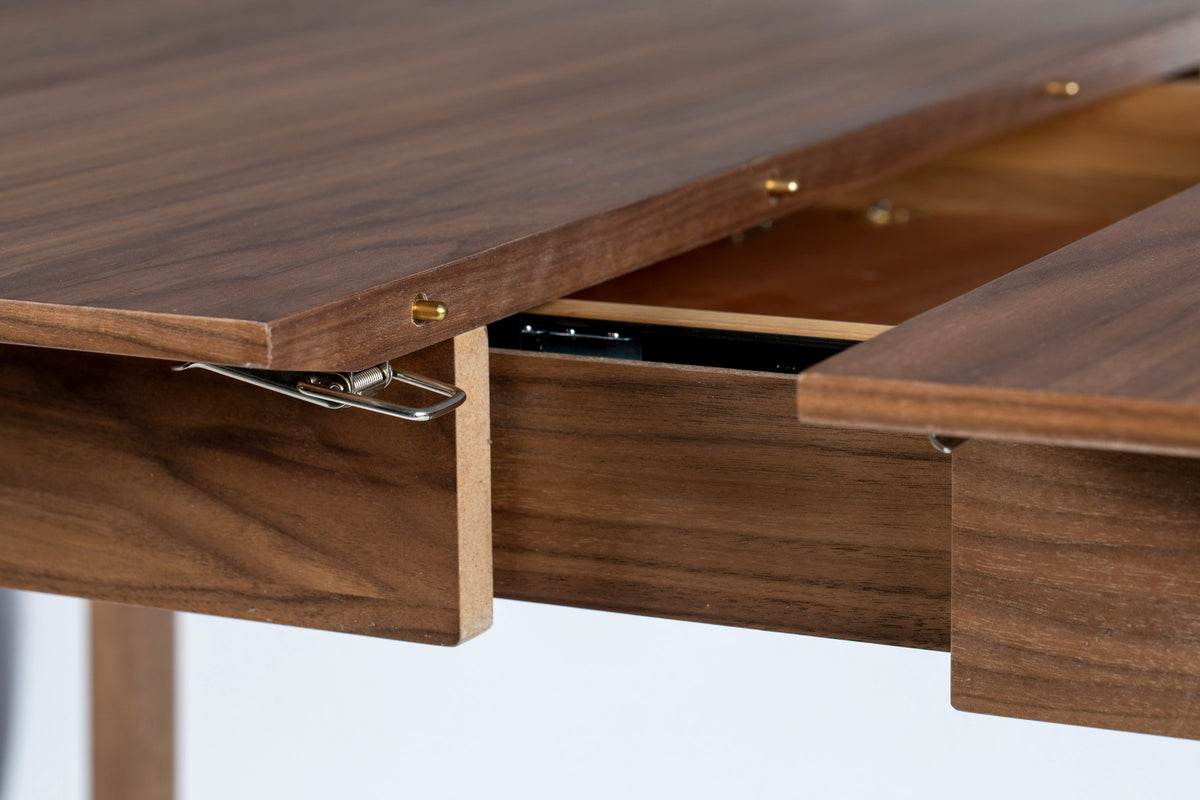 Tisch Glimps in Braun präsentiert im Onlineshop von KAQTU Design AG. Esstisch ist von Zuiver