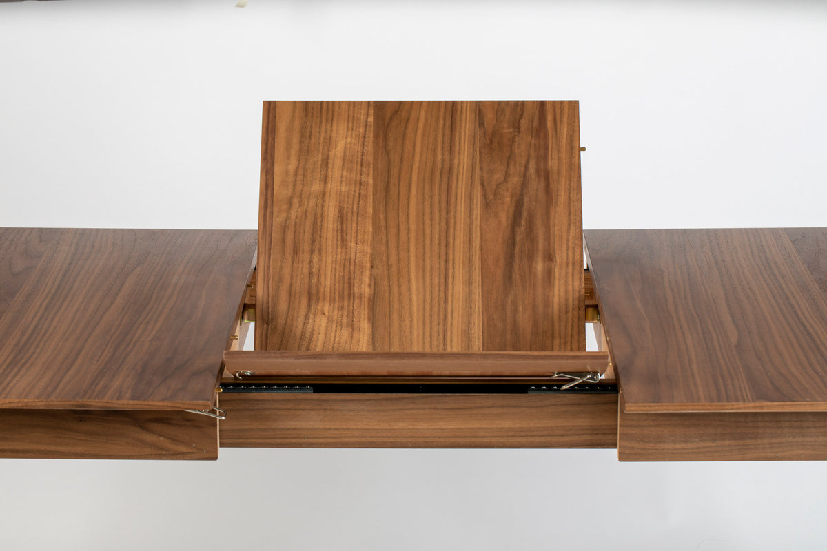 Tisch Glimps in Braun präsentiert im Onlineshop von KAQTU Design AG. Esstisch ist von Zuiver