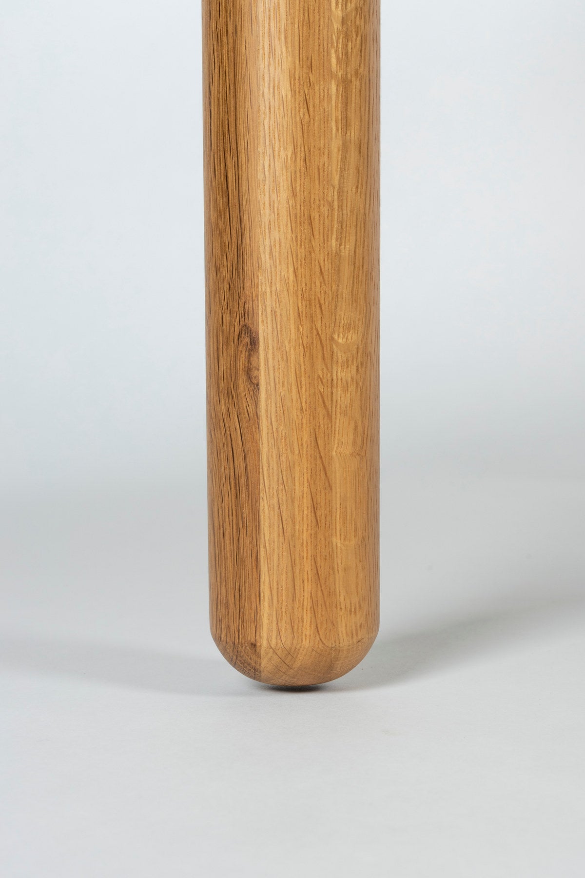 Tisch Storm in Natur präsentiert im Onlineshop von KAQTU Design AG. Esstisch ist von Zuiver