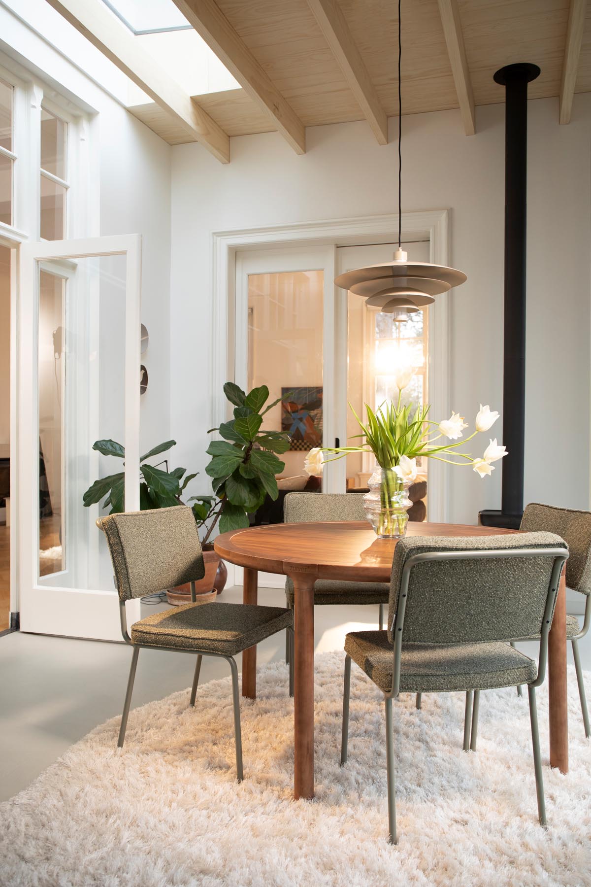 Tisch Storm in Braun präsentiert im Onlineshop von KAQTU Design AG. Esstisch ist von Zuiver