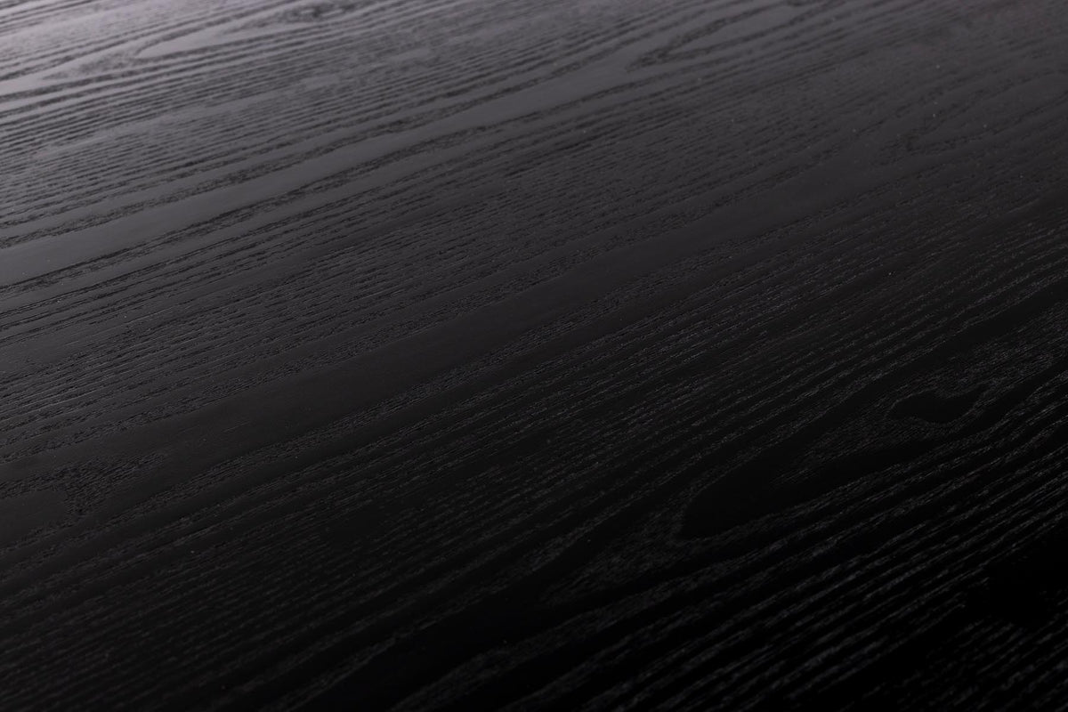 Tisch Storm in Schwarz präsentiert im Onlineshop von KAQTU Design AG. Esstisch ist von Zuiver