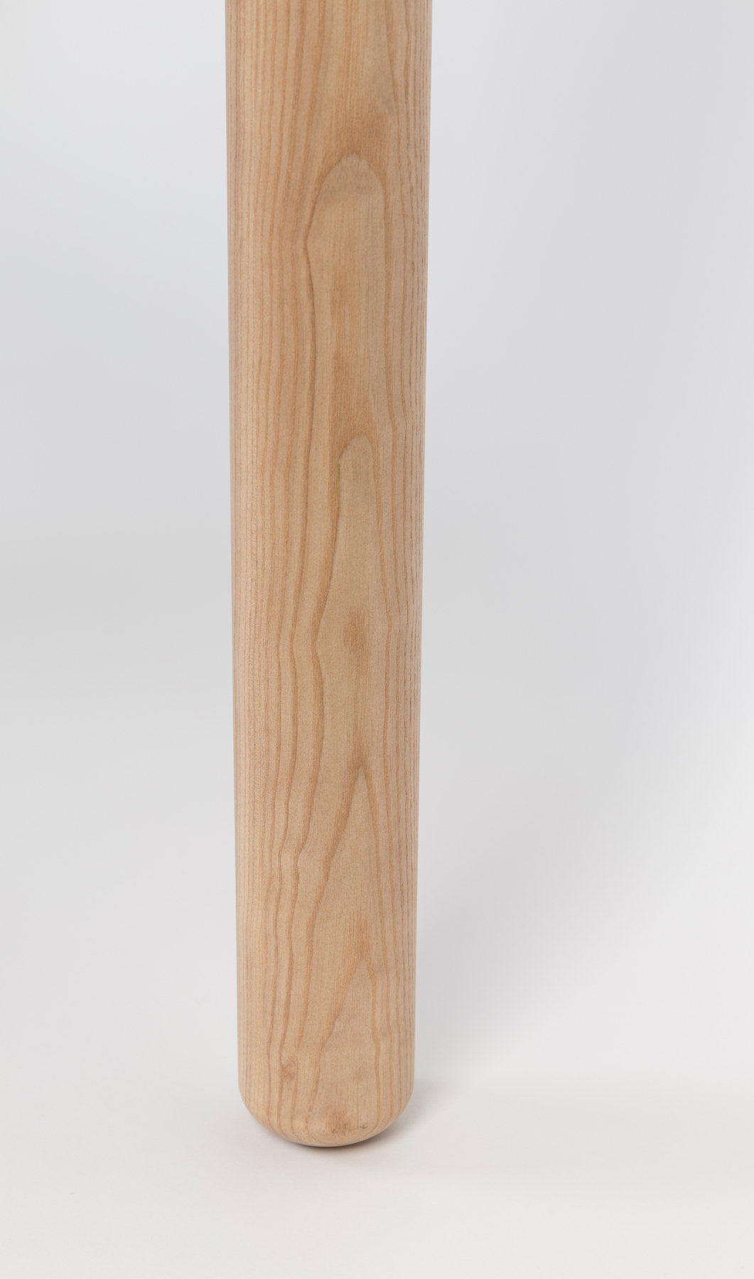 Tisch Storm in Natur präsentiert im Onlineshop von KAQTU Design AG. Esstisch ist von Zuiver