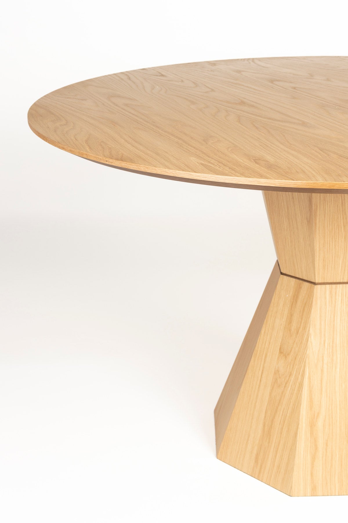 Tisch Lotus in beige präsentiert im Onlineshop von KAQTU Design AG. Esstisch ist von Zuiver