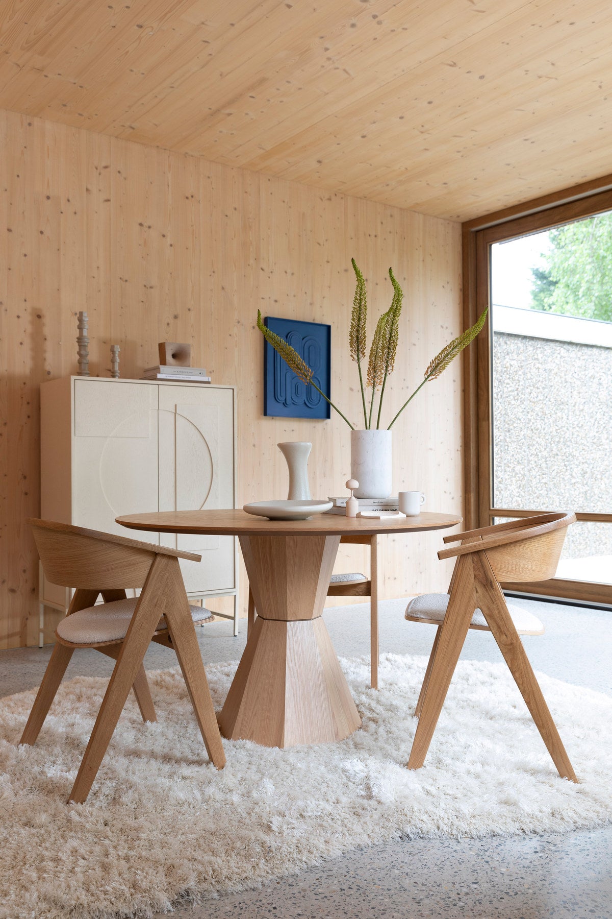 Tisch Lotus in beige präsentiert im Onlineshop von KAQTU Design AG. Esstisch ist von Zuiver