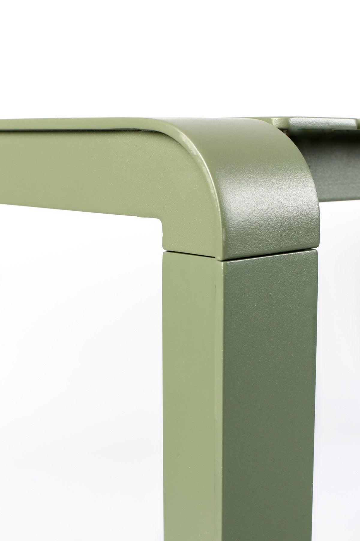 Gartentisch Vondel in Grün präsentiert im Onlineshop von KAQTU Design AG. Gartentisch ist von Zuiver