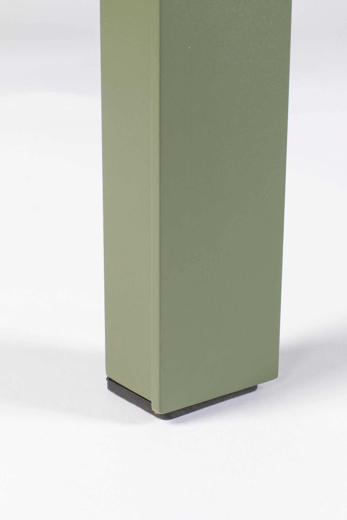 Gartentisch Vondel in Grün präsentiert im Onlineshop von KAQTU Design AG. Gartentisch ist von Zuiver
