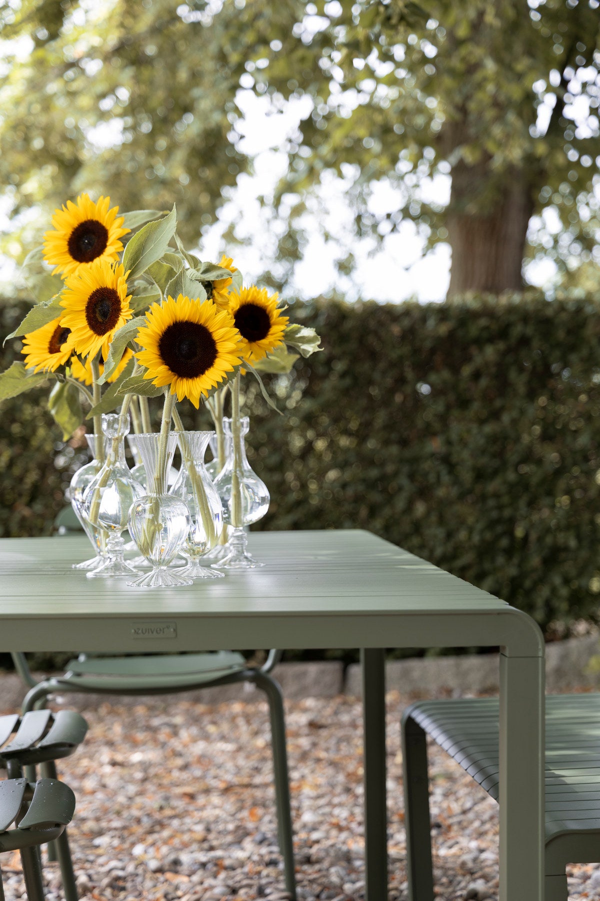 Gartentisch Vondel in Grün präsentiert im Onlineshop von KAQTU Design AG. Gartentisch ist von Zuiver