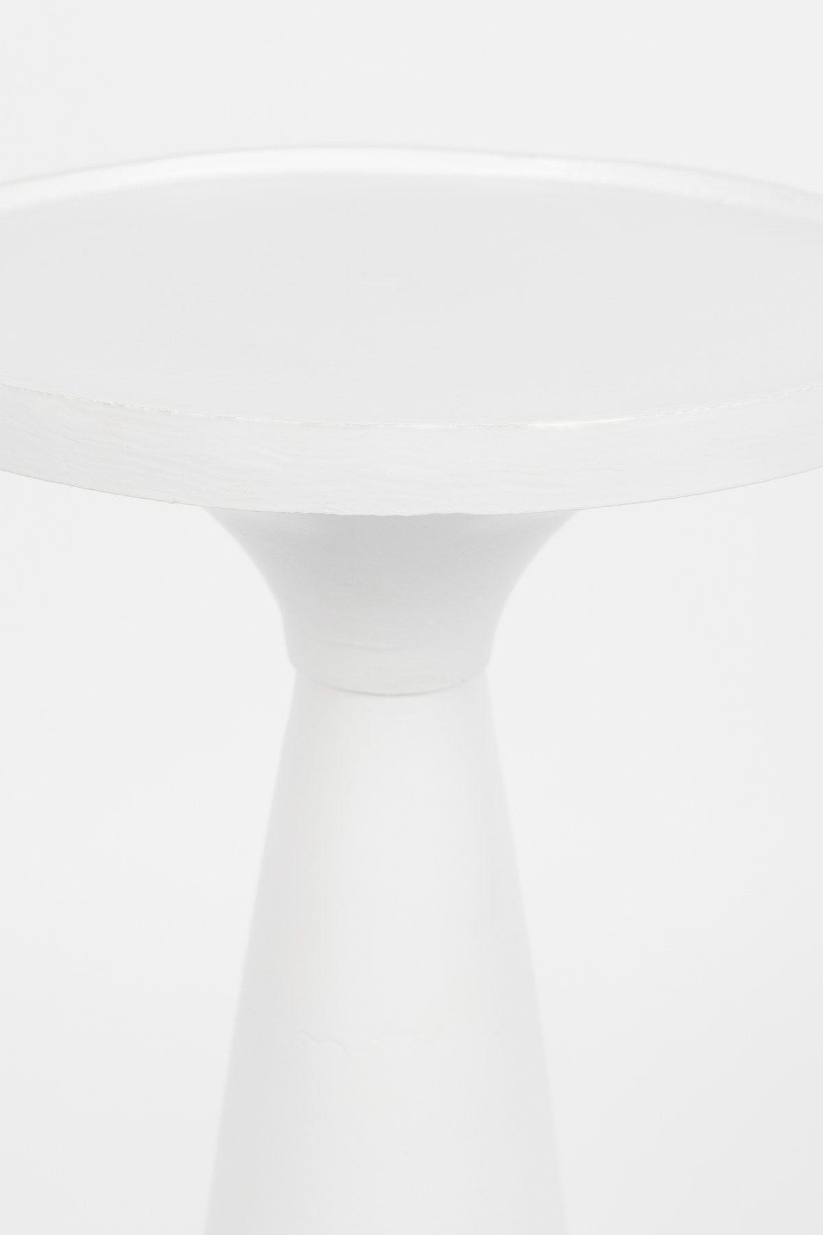 Beistelltisch Floss in Weiss präsentiert im Onlineshop von KAQTU Design AG. Beistelltisch ist von Zuiver