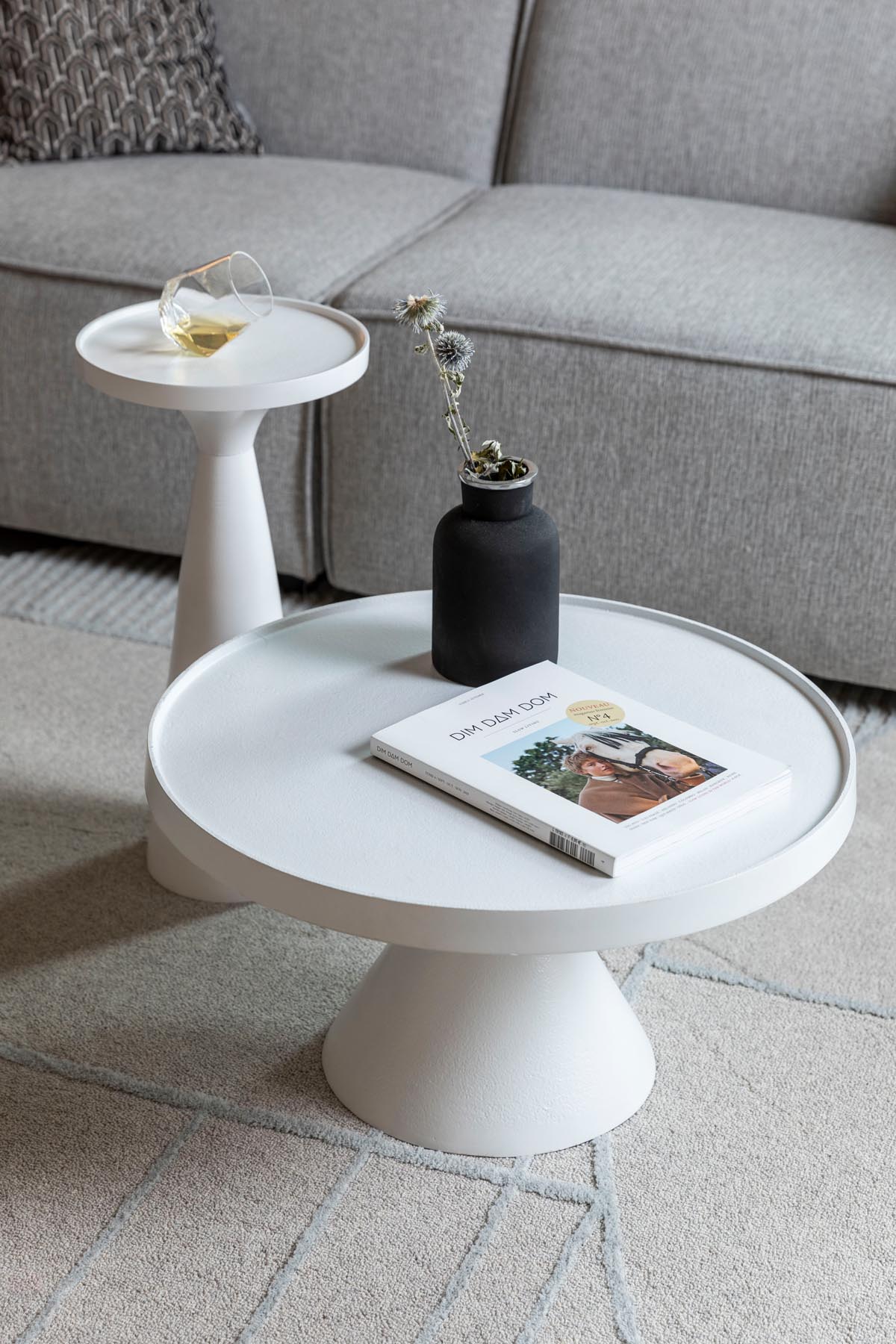 Beistelltisch Floss in Weiss präsentiert im Onlineshop von KAQTU Design AG. Beistelltisch ist von Zuiver