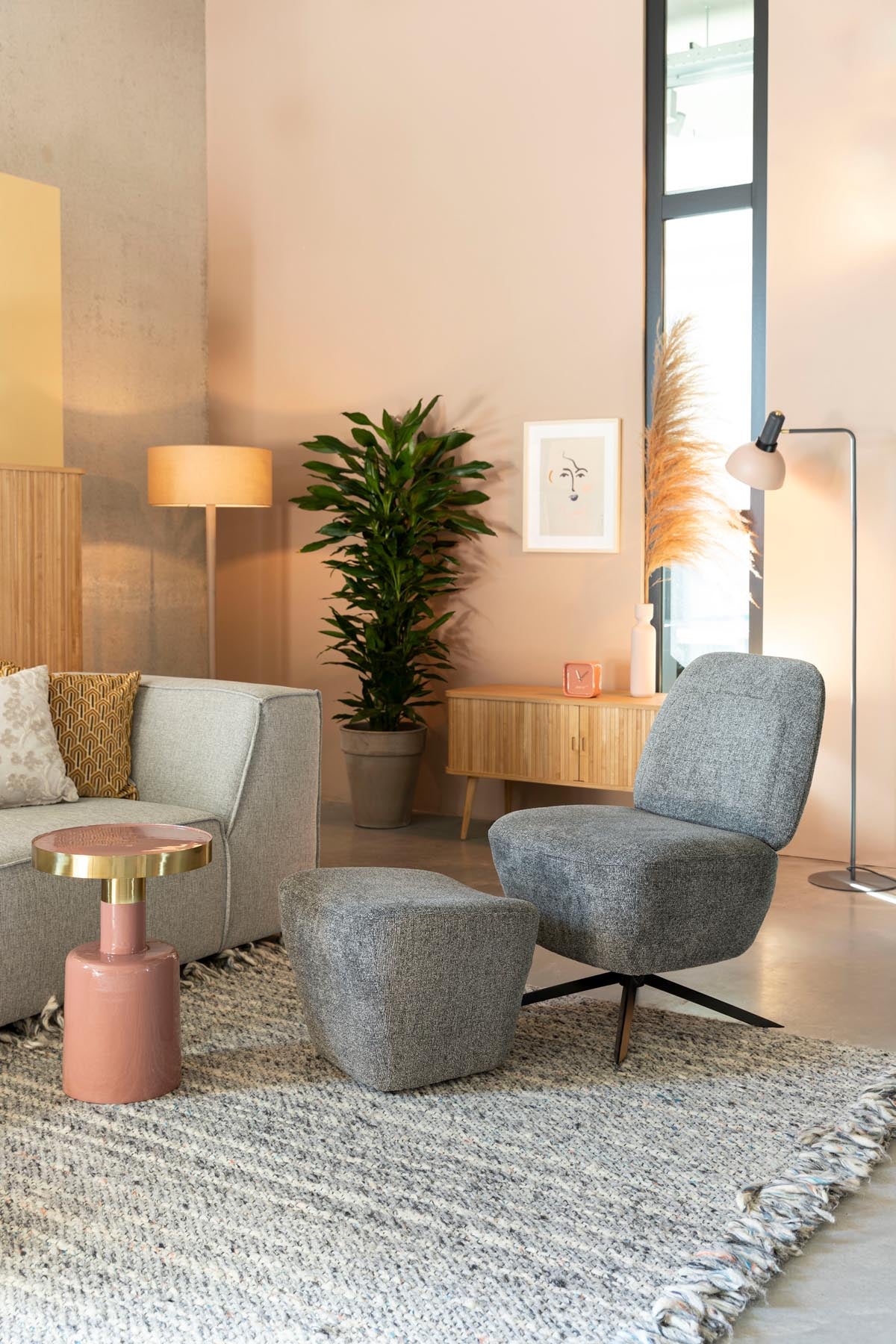 Beistelltisch Glam in Rosa präsentiert im Onlineshop von KAQTU Design AG. Couchtisch ist von Zuiver