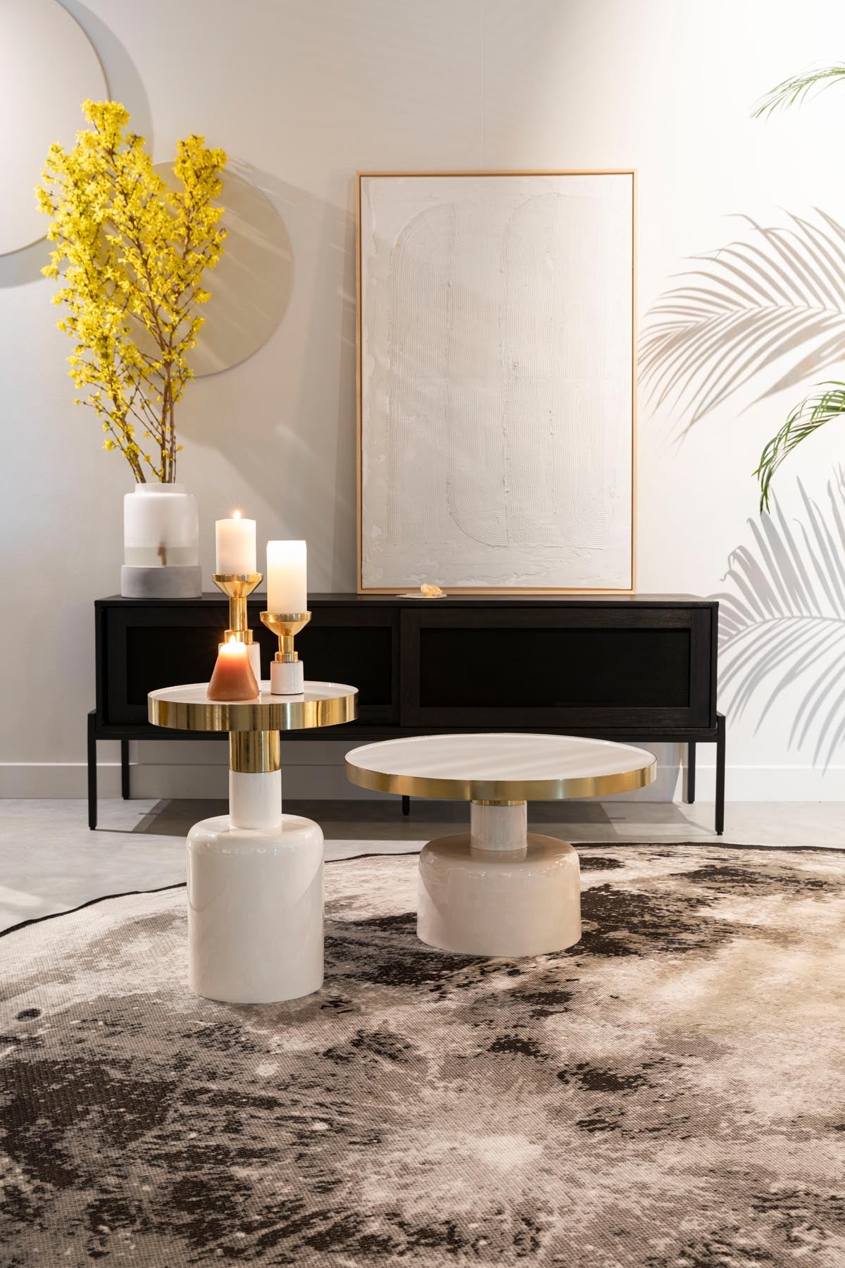 Beistelltisch Glam in Weiss präsentiert im Onlineshop von KAQTU Design AG. Couchtisch ist von Zuiver