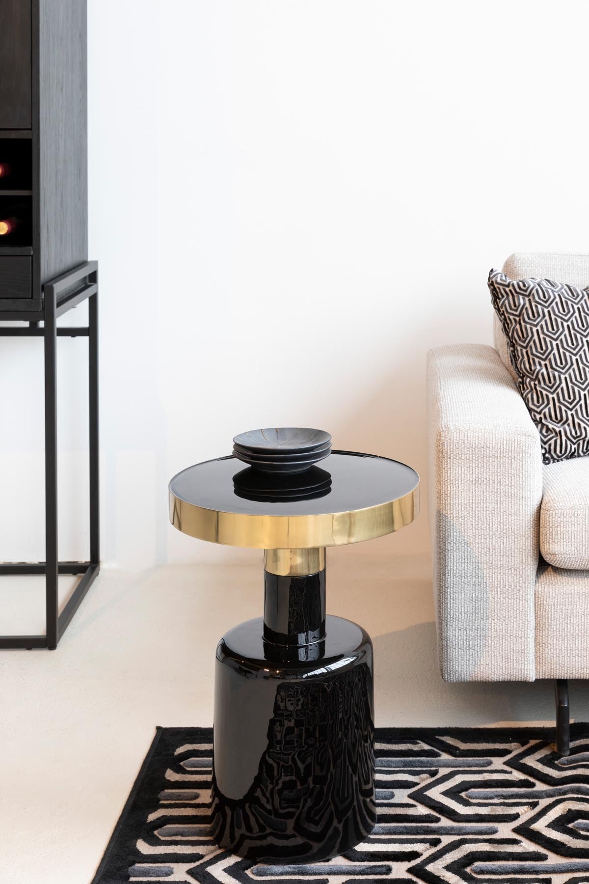 Beistelltisch Glam in Schwarz präsentiert im Onlineshop von KAQTU Design AG. Couchtisch ist von Zuiver