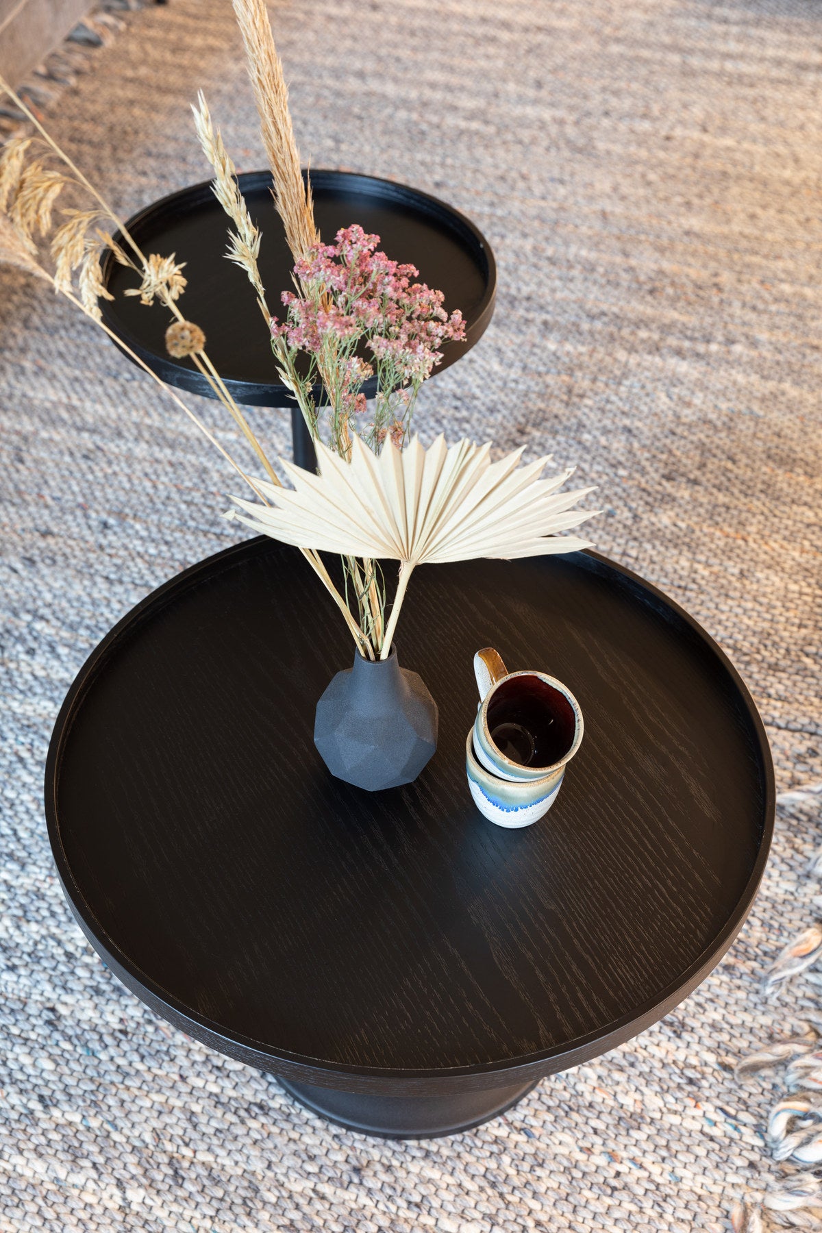 Beistelltisch Jason in Schwarz präsentiert im Onlineshop von KAQTU Design AG. Couchtisch ist von Zuiver