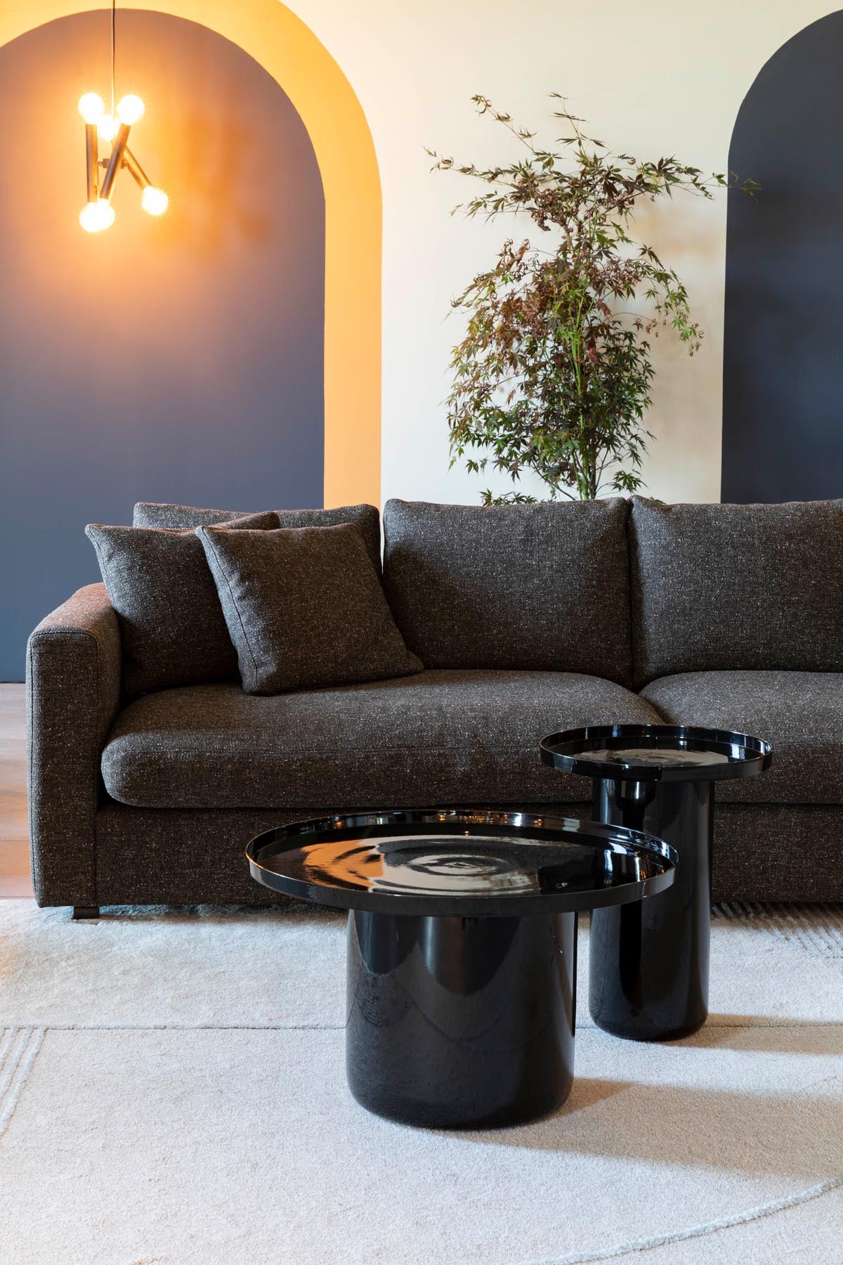 Beistelltisch Shiny in Bomb präsentiert im Onlineshop von KAQTU Design AG. Couchtisch ist von Zuiver