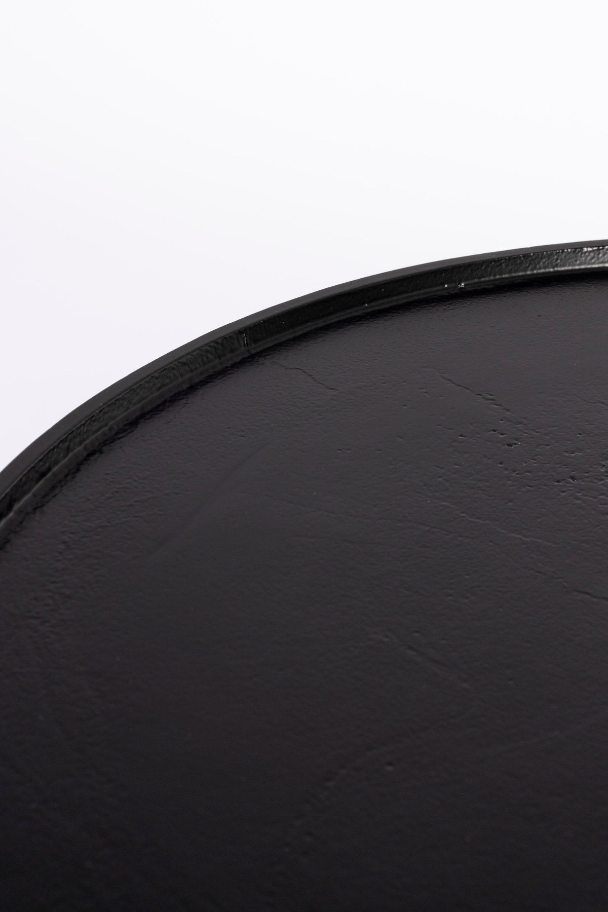 Beistelltisch Floss in Schwarz präsentiert im Onlineshop von KAQTU Design AG. Beistelltisch ist von Zuiver
