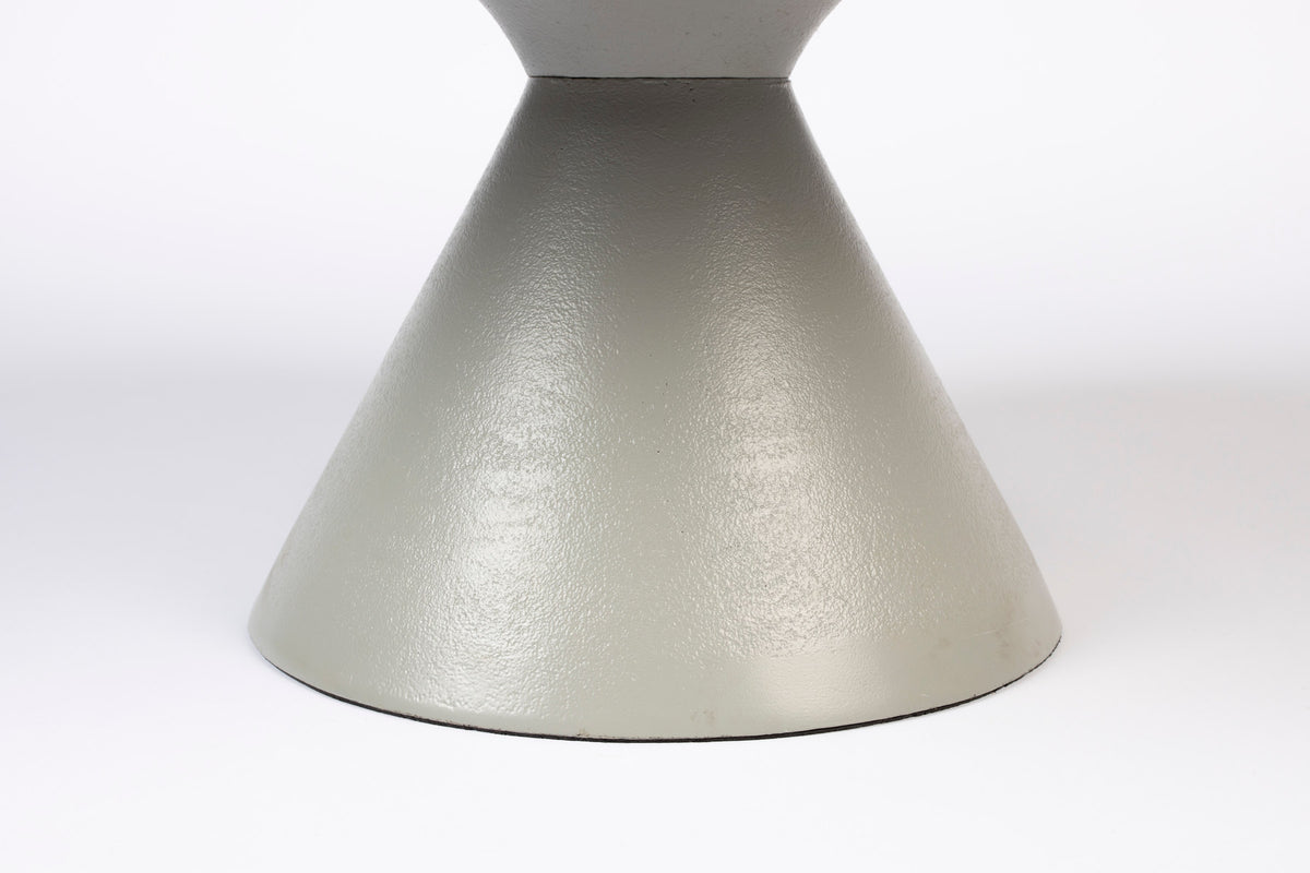Beistelltisch Floss in Grau präsentiert im Onlineshop von KAQTU Design AG. Beistelltisch ist von Zuiver