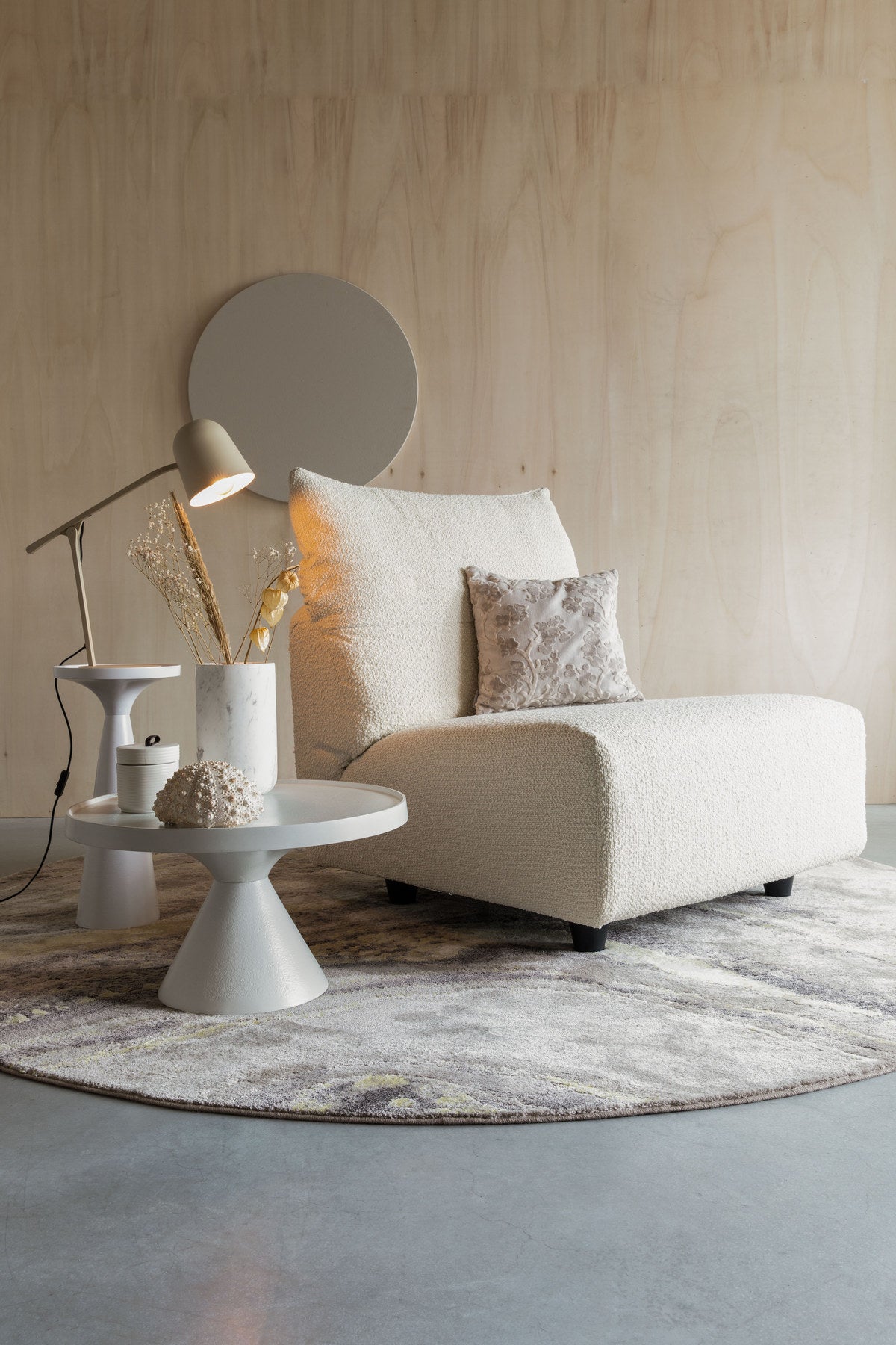 Beistelltisch Floss in Weiss präsentiert im Onlineshop von KAQTU Design AG. Beistelltisch ist von Zuiver