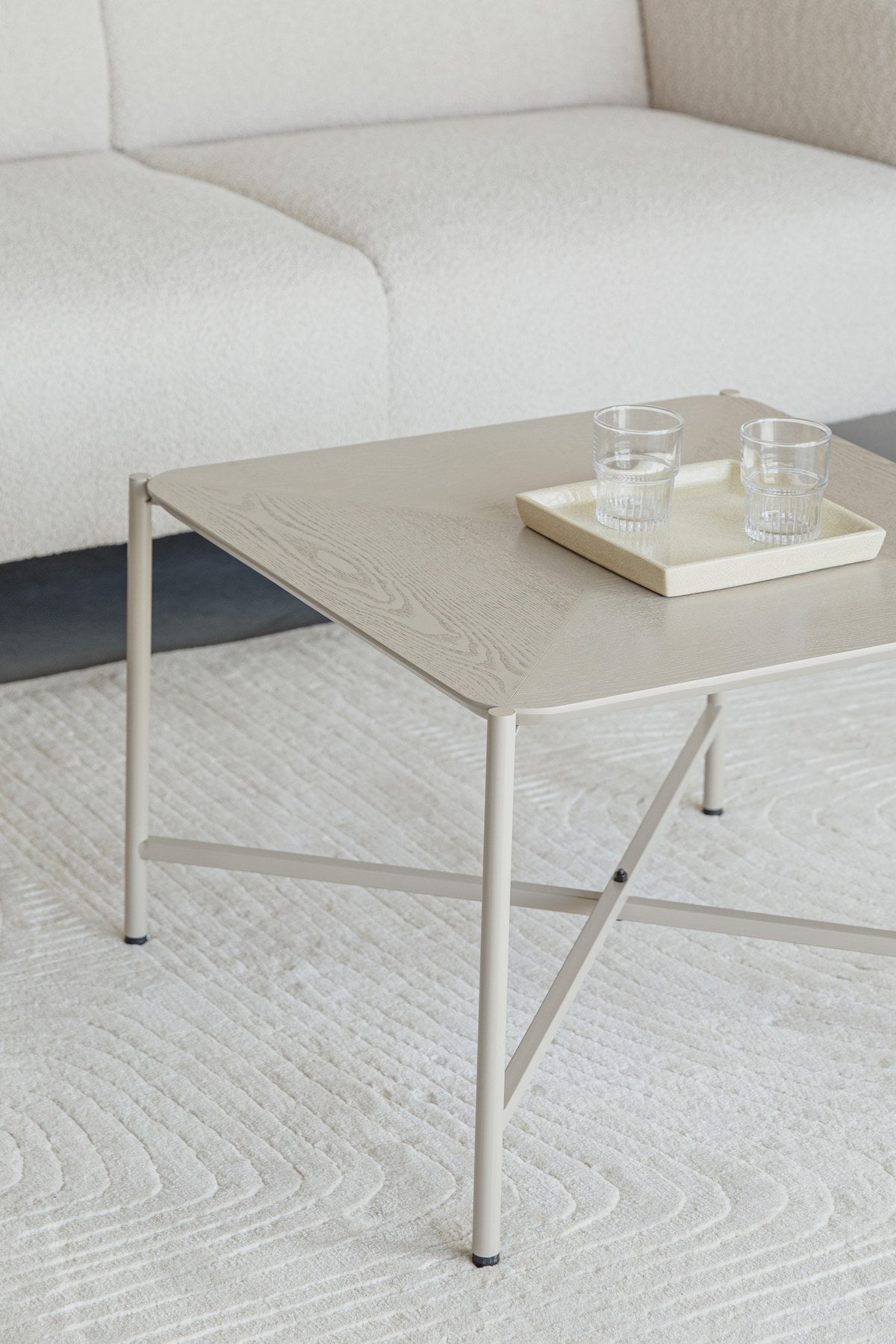 Beistelltisch Glam in Rosa präsentiert im Onlineshop von KAQTU Design AG. Couchtisch ist von Zuiver