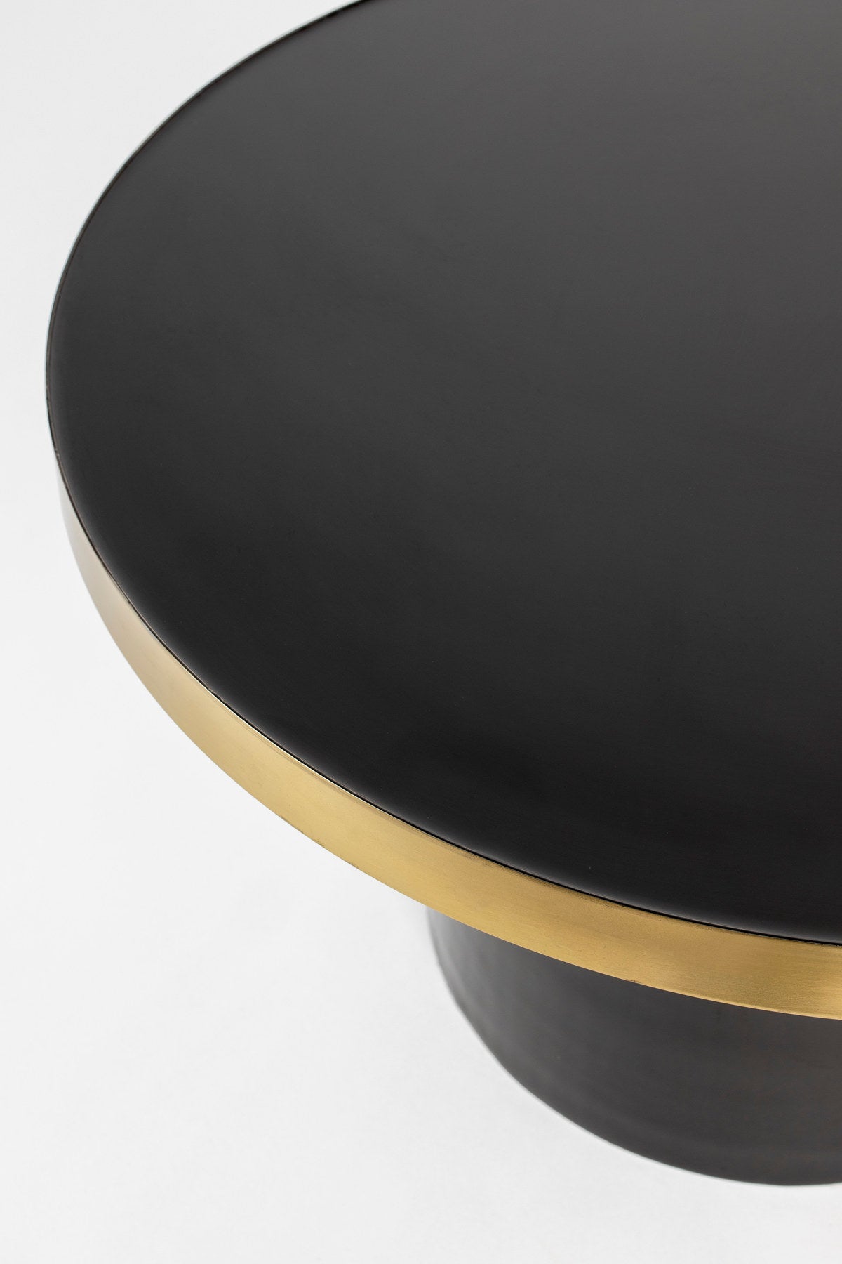 Beistelltisch Glam in Schwarz präsentiert im Onlineshop von KAQTU Design AG. Couchtisch ist von Zuiver