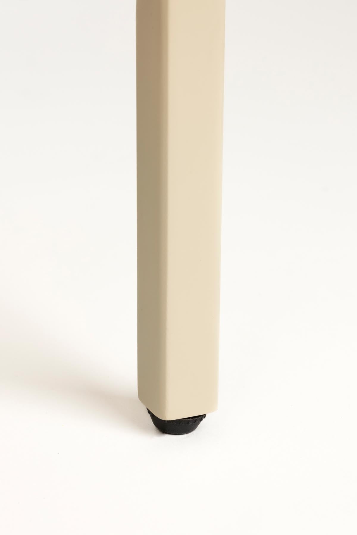 Beistelltisch Faces in beige präsentiert im Onlineshop von KAQTU Design AG. Beistelltisch ist von Zuiver