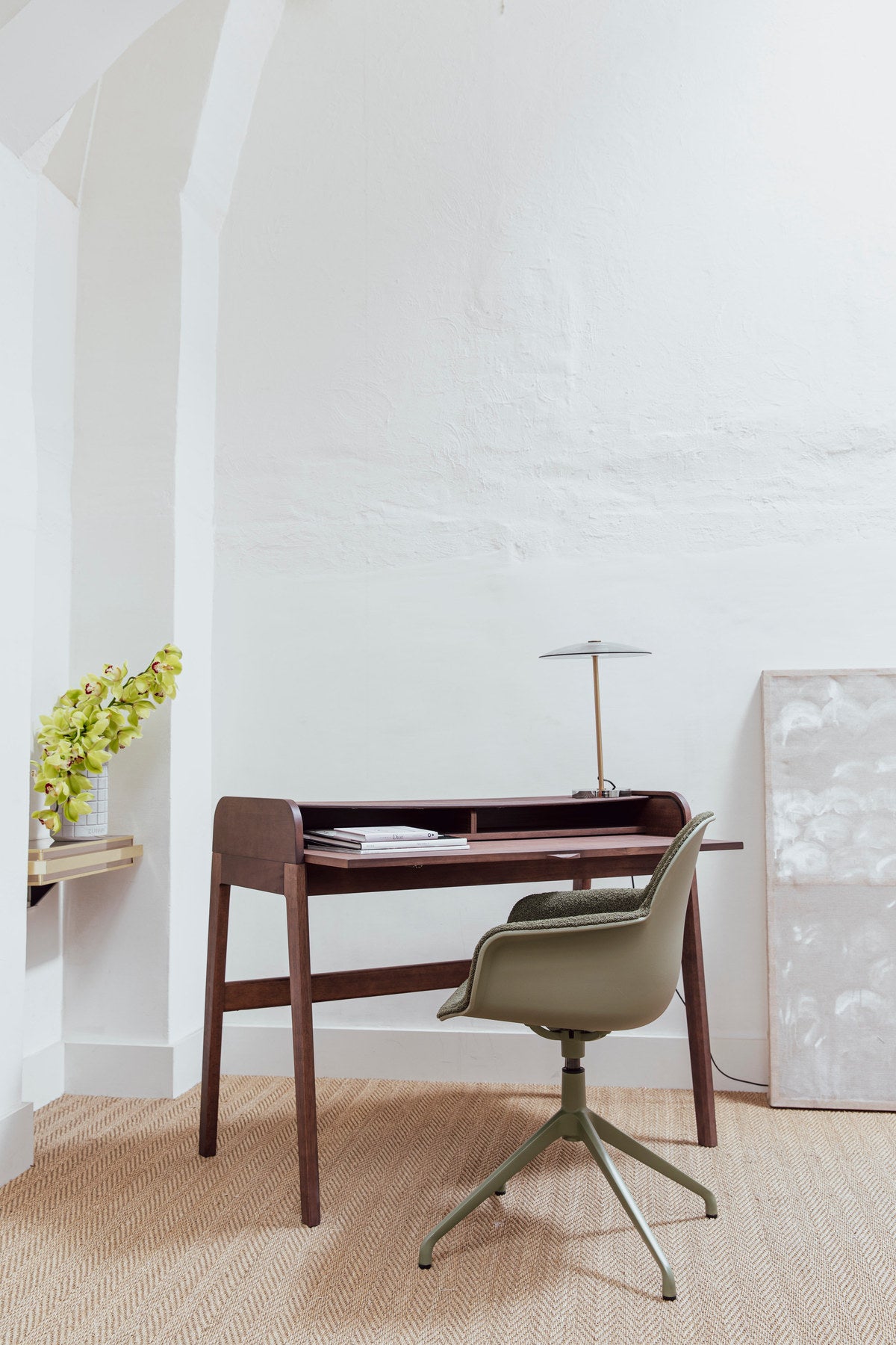 Bürotisch Barbier in Walnuss präsentiert im Onlineshop von KAQTU Design AG. Schreibtisch ist von Zuiver