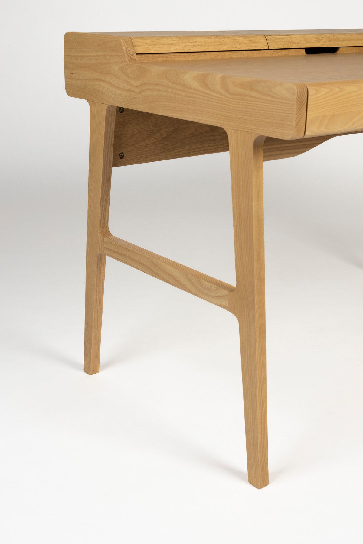 Schreibtisch Kaat in Natur präsentiert im Onlineshop von KAQTU Design AG. Schreibtisch ist von Zuiver