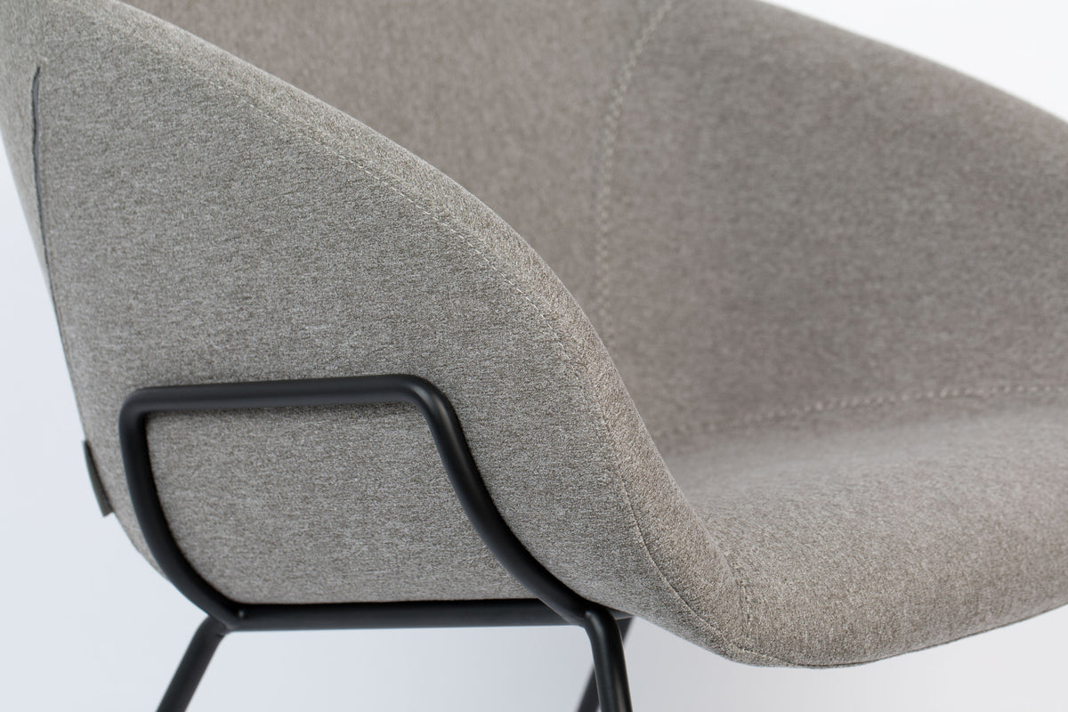 Lounge Sessel Feston in Grau präsentiert im Onlineshop von KAQTU Design AG. Sessel mit Armlehnen ist von Zuiver