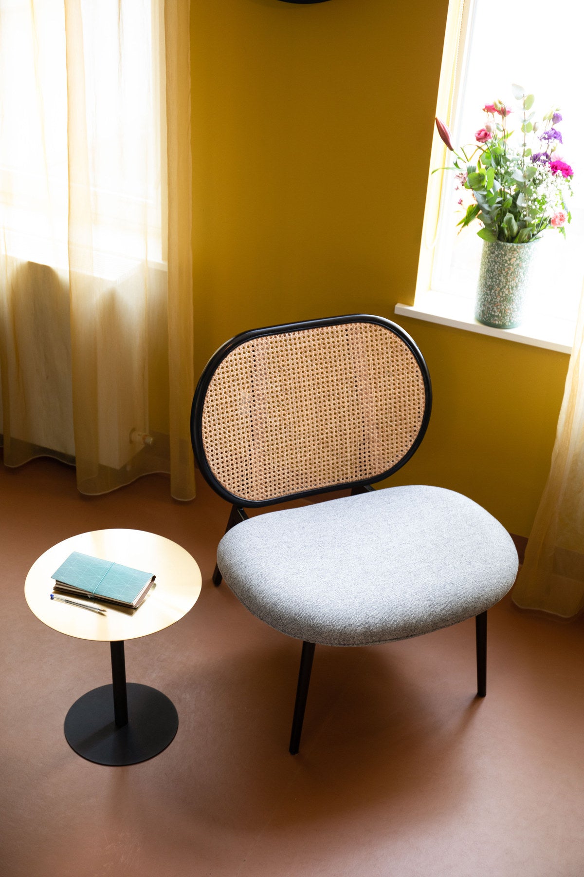 Lounge Sessel Spike in Grau präsentiert im Onlineshop von KAQTU Design AG. Sessel ist von Zuiver