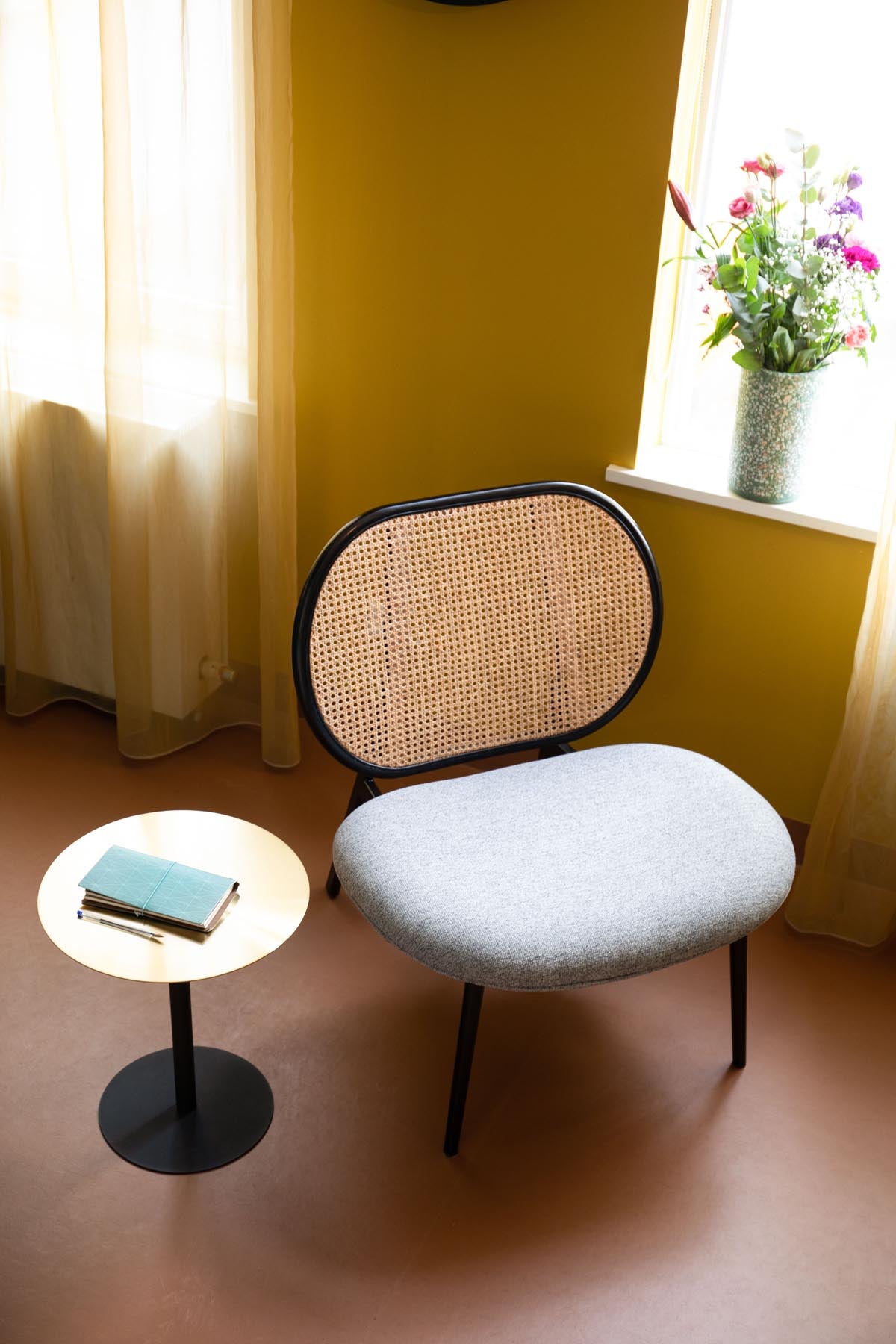 Lounge Sessel Spike in Grau präsentiert im Onlineshop von KAQTU Design AG. Sessel ist von Zuiver