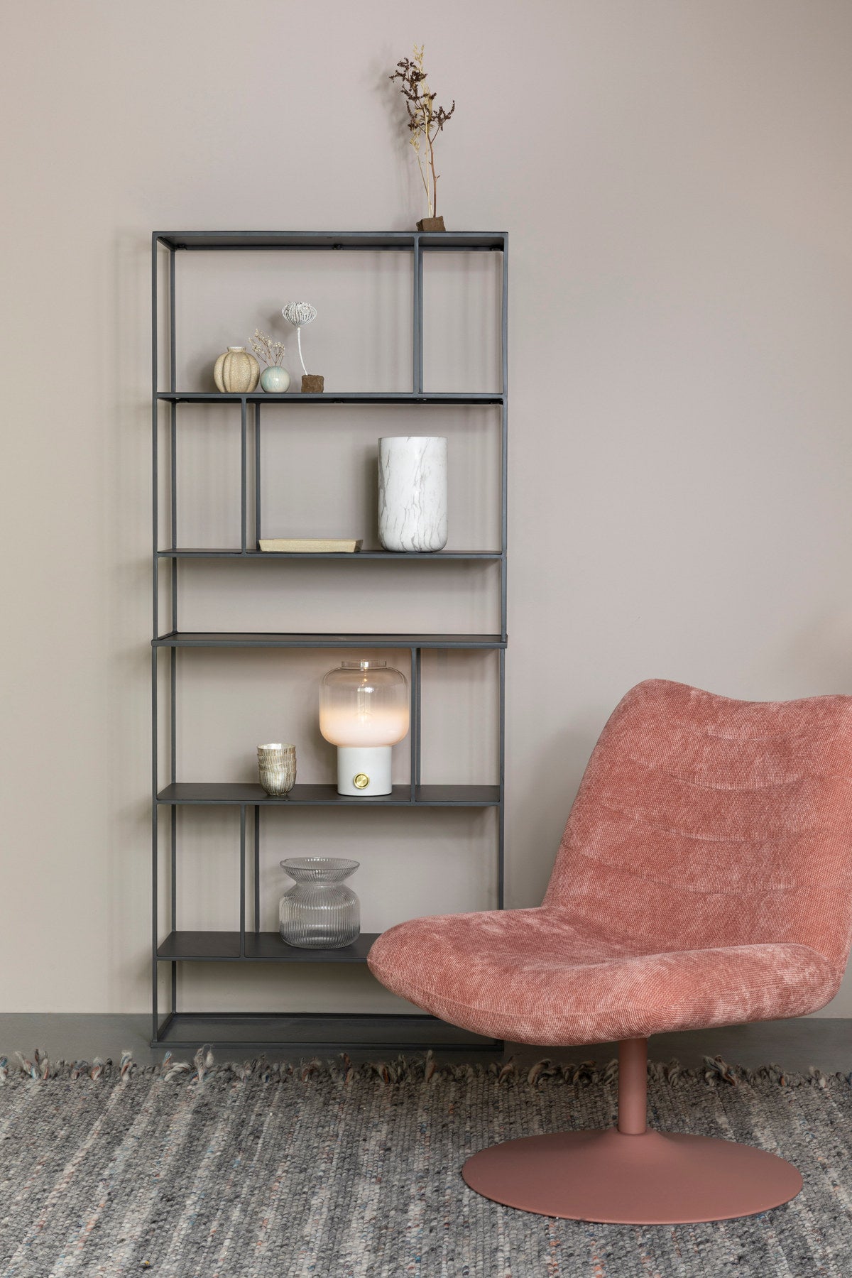 Lounge Sessel Bubba in Pink präsentiert im Onlineshop von KAQTU Design AG. Sessel ist von Zuiver