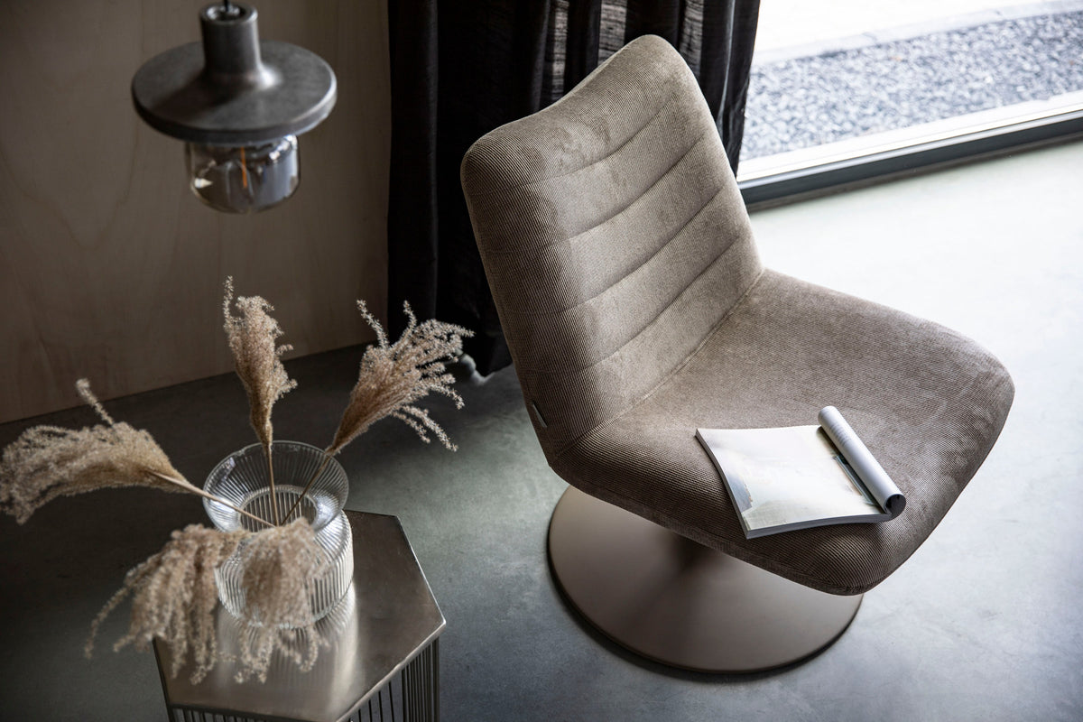 Lounge Sessel Bubba in beige präsentiert im Onlineshop von KAQTU Design AG. Sessel ist von Zuiver