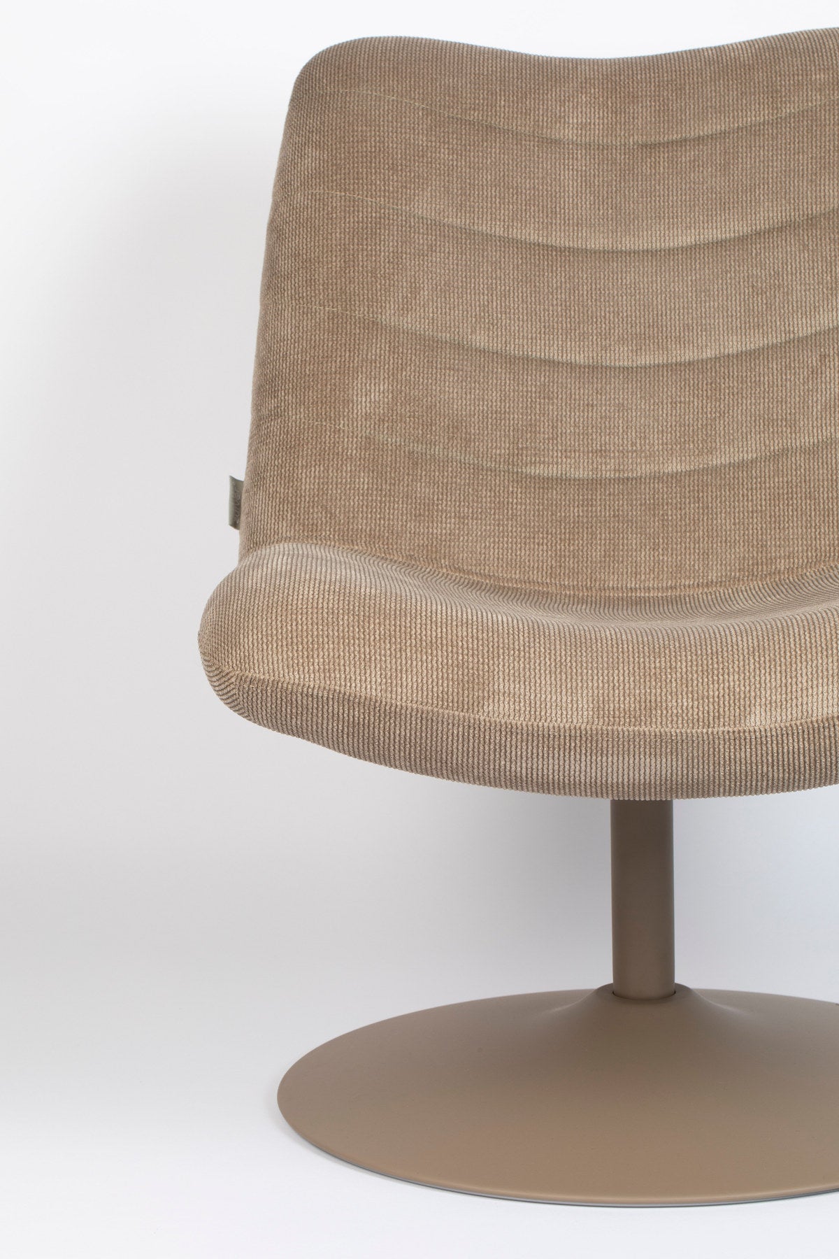 Lounge Sessel Bubba in beige präsentiert im Onlineshop von KAQTU Design AG. Sessel ist von Zuiver