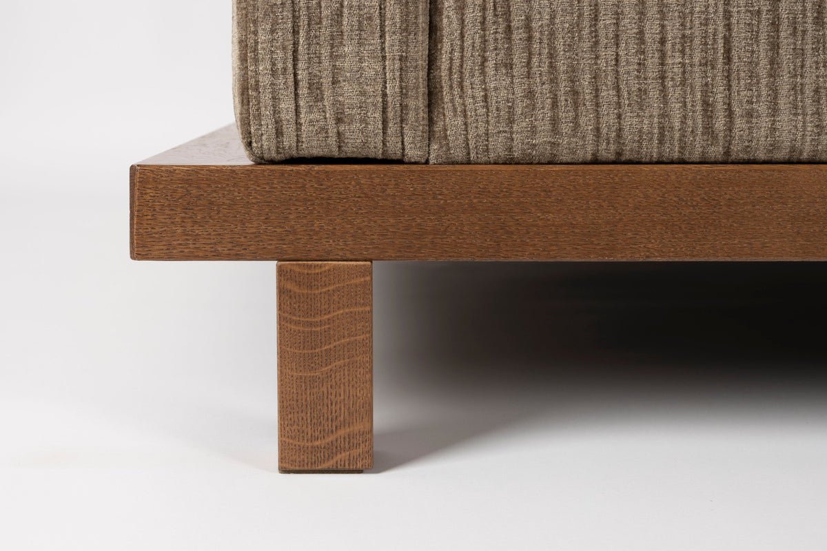 Sofa Blossom 4.5-Sitzer in Braun präsentiert im Onlineshop von KAQTU Design AG. 4er Sofa ist von Zuiver