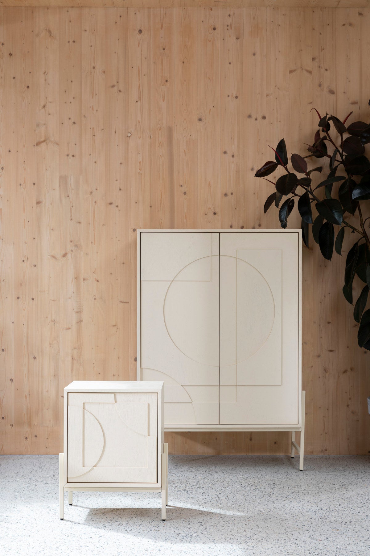 Cabinet Faces in beige präsentiert im Onlineshop von KAQTU Design AG. Cabinet ist von Zuiver