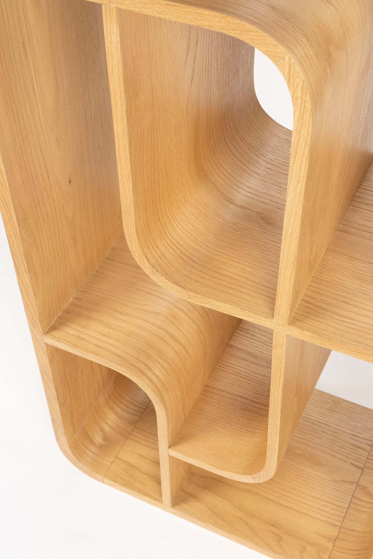 Seven Regal Natur in Natur präsentiert im Onlineshop von KAQTU Design AG. Standregal ist von Zuiver
