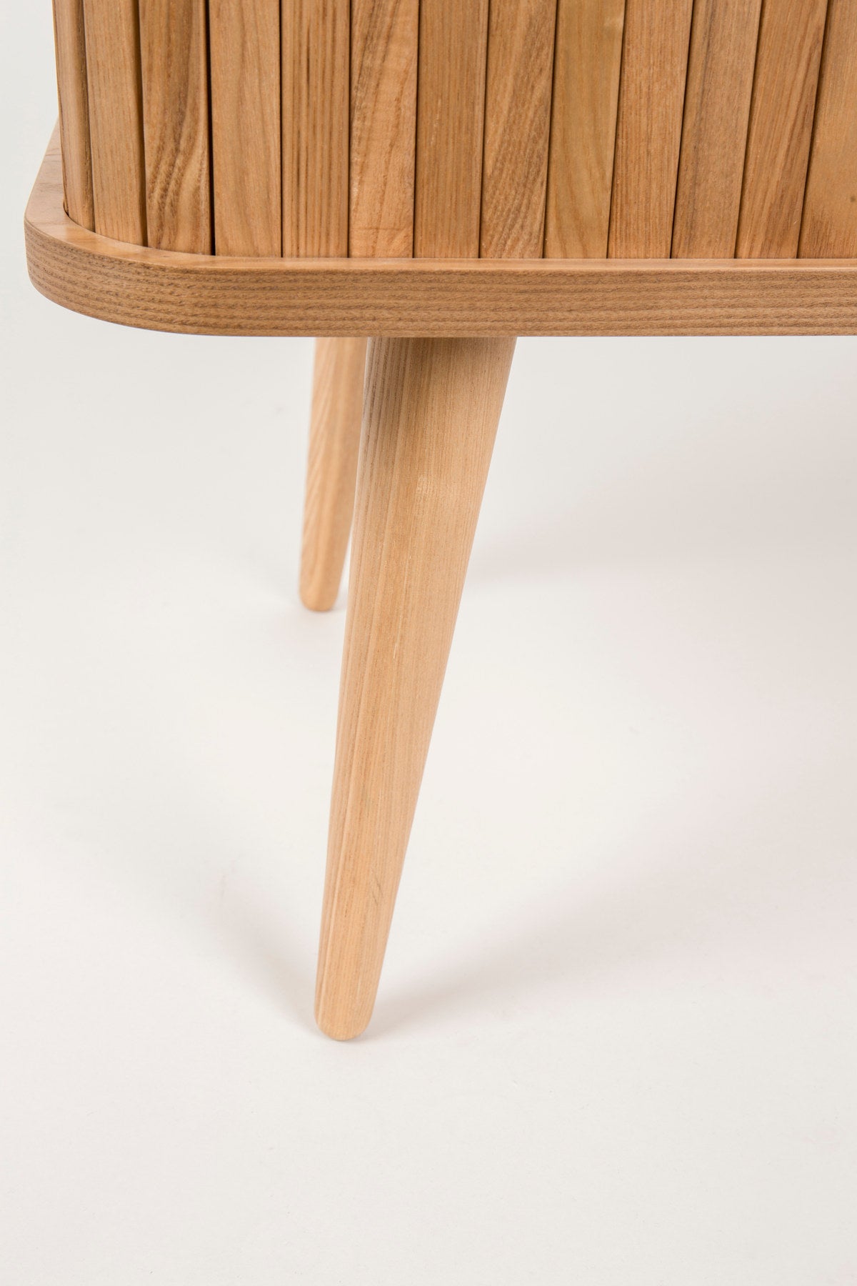 Sideboard Barbier in Natur präsentiert im Onlineshop von KAQTU Design AG. High-Sideboard ist von Zuiver