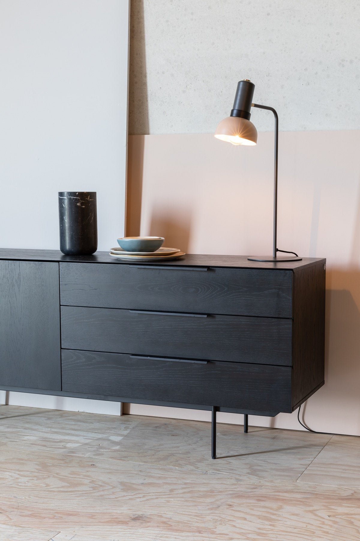 Sideboard Travis in Schwarz präsentiert im Onlineshop von KAQTU Design AG. Sideboard ist von Zuiver