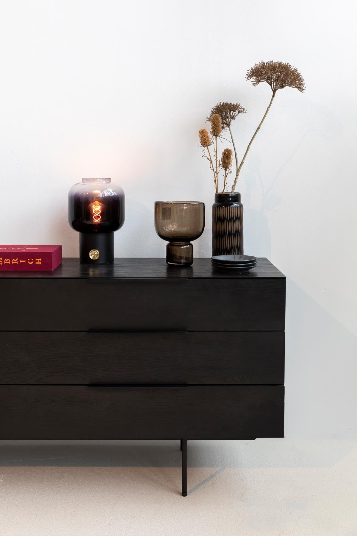 Sideboard Travis in Schwarz präsentiert im Onlineshop von KAQTU Design AG. Sideboard ist von Zuiver