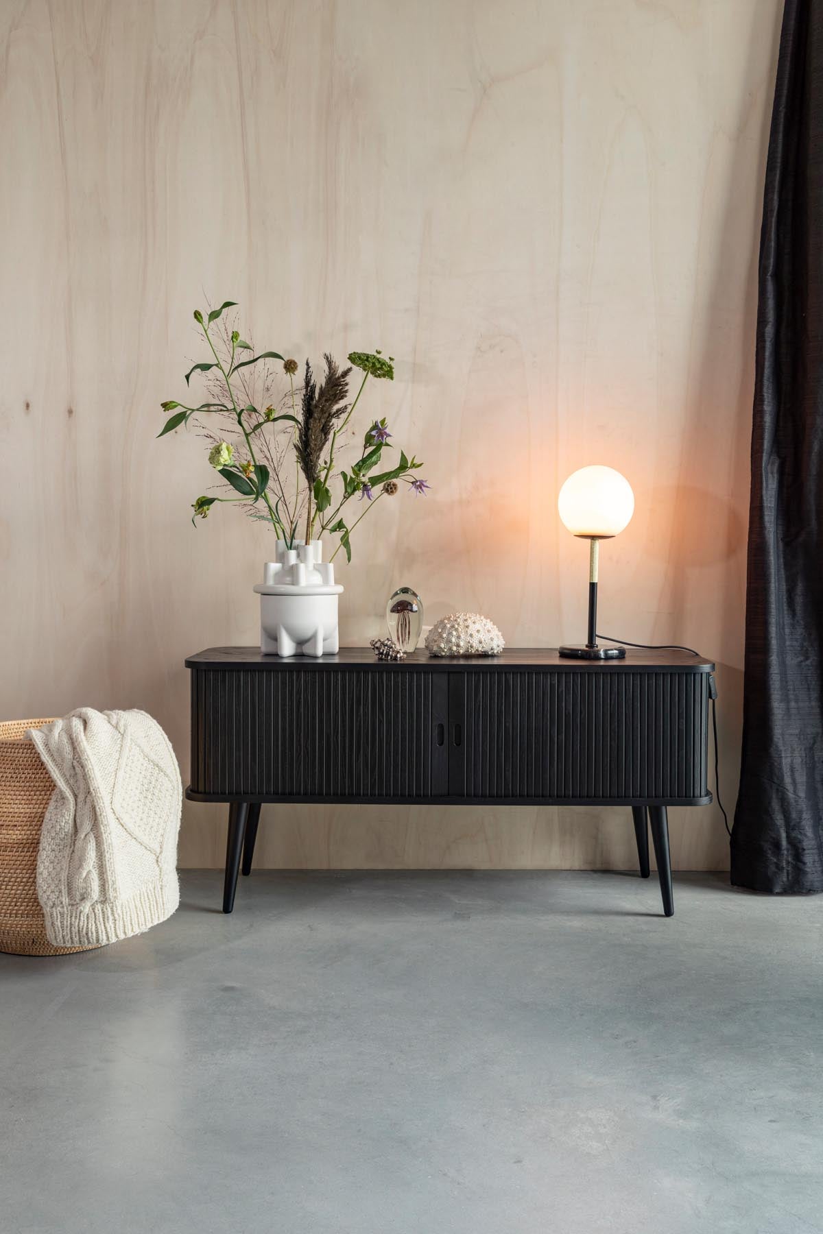 Sideboard Barbier in Schwarz präsentiert im Onlineshop von KAQTU Design AG. High-Sideboard ist von Zuiver