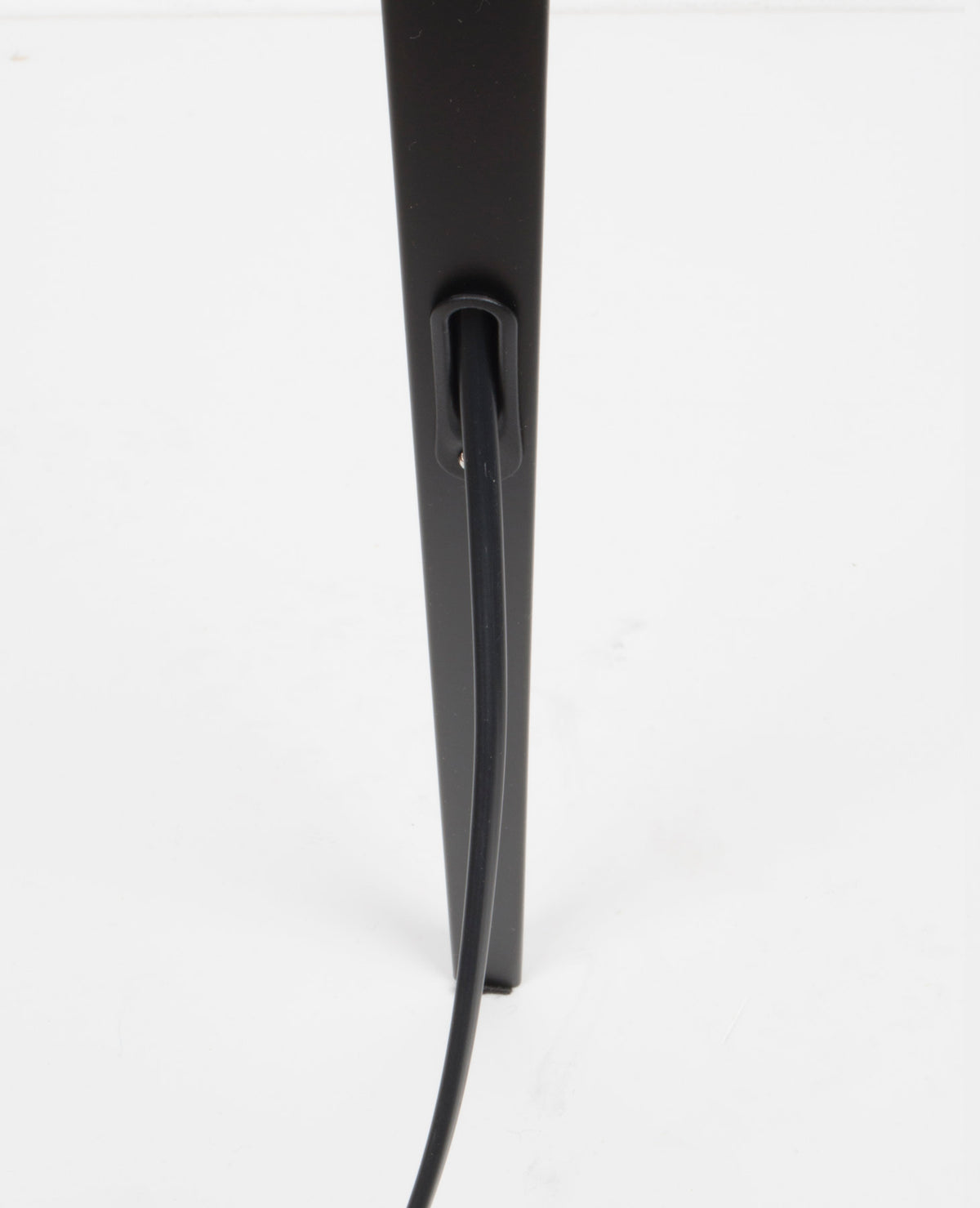 Stehleuchte Tripod in Schwarz präsentiert im Onlineshop von KAQTU Design AG. Stehleuchte ist von Zuiver