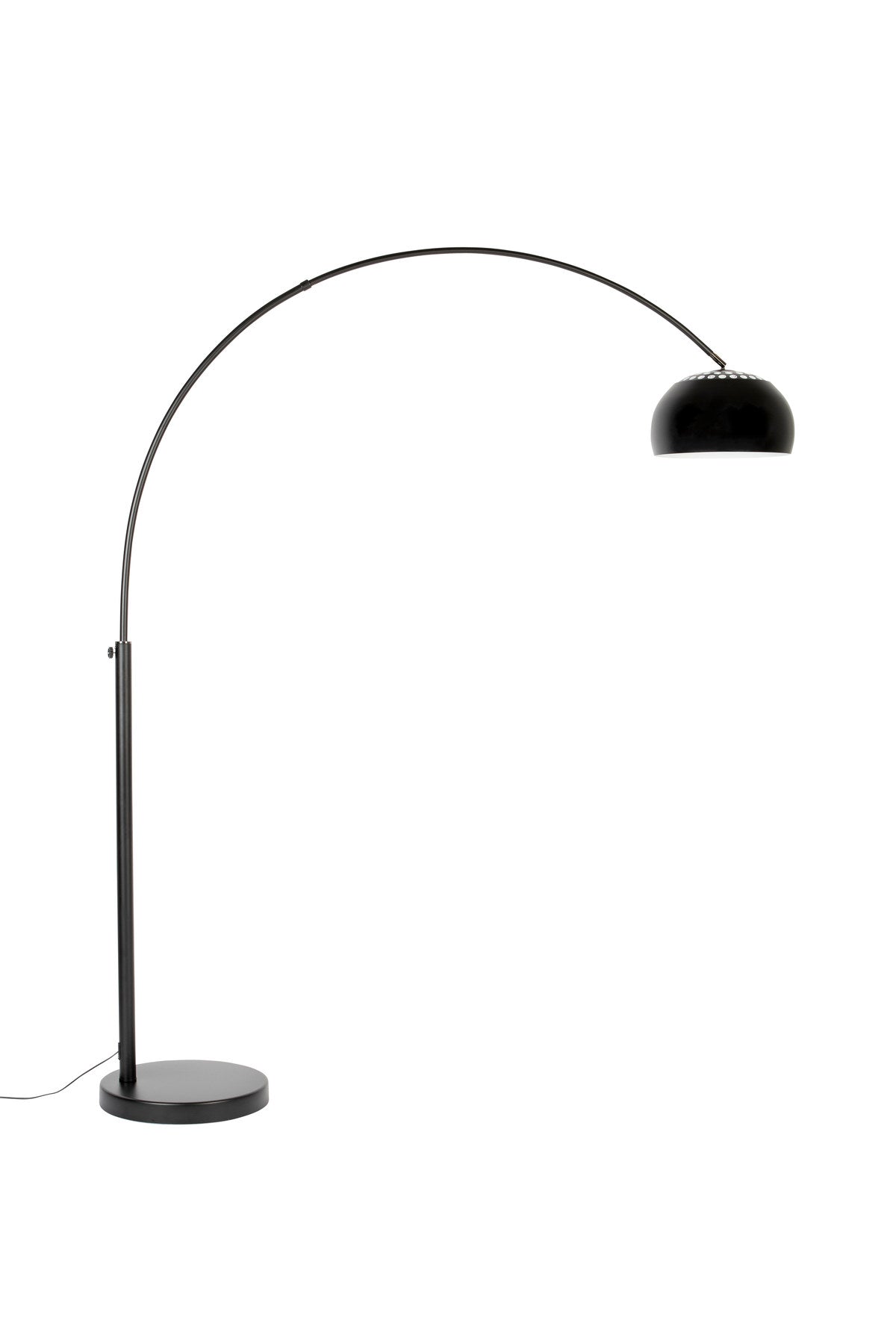 Stehleuchte Metal Bow in Schwarz präsentiert im Onlineshop von KAQTU Design AG. Stehleuchte ist von Zuiver