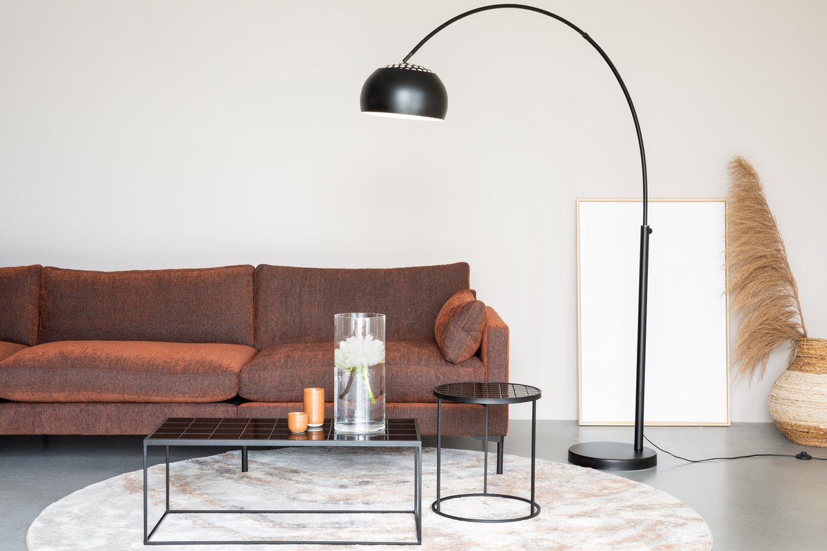 Stehleuchte Metal Bow in Schwarz präsentiert im Onlineshop von KAQTU Design AG. Stehleuchte ist von Zuiver