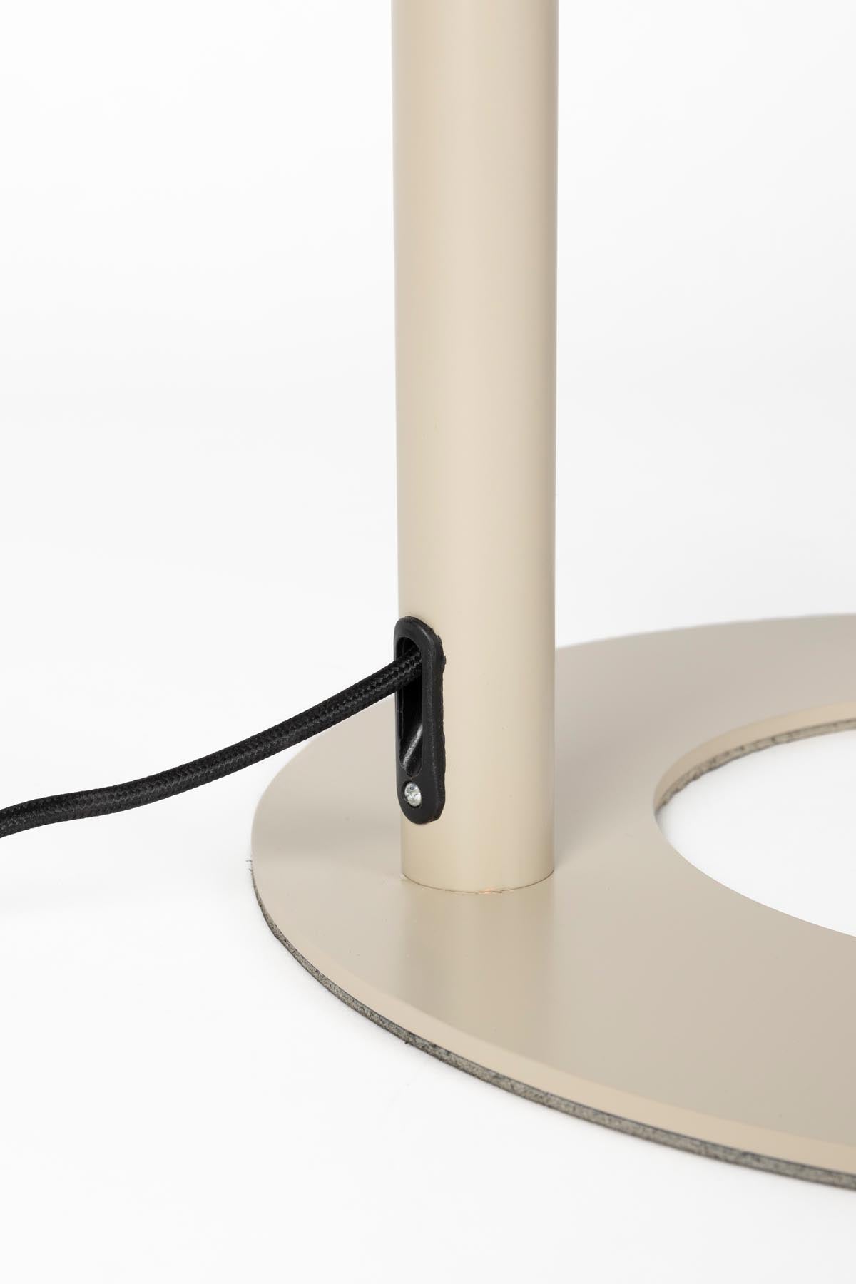 Arch Stehlampe in beige präsentiert im Onlineshop von KAQTU Design AG. Stehleuchte ist von Zuiver