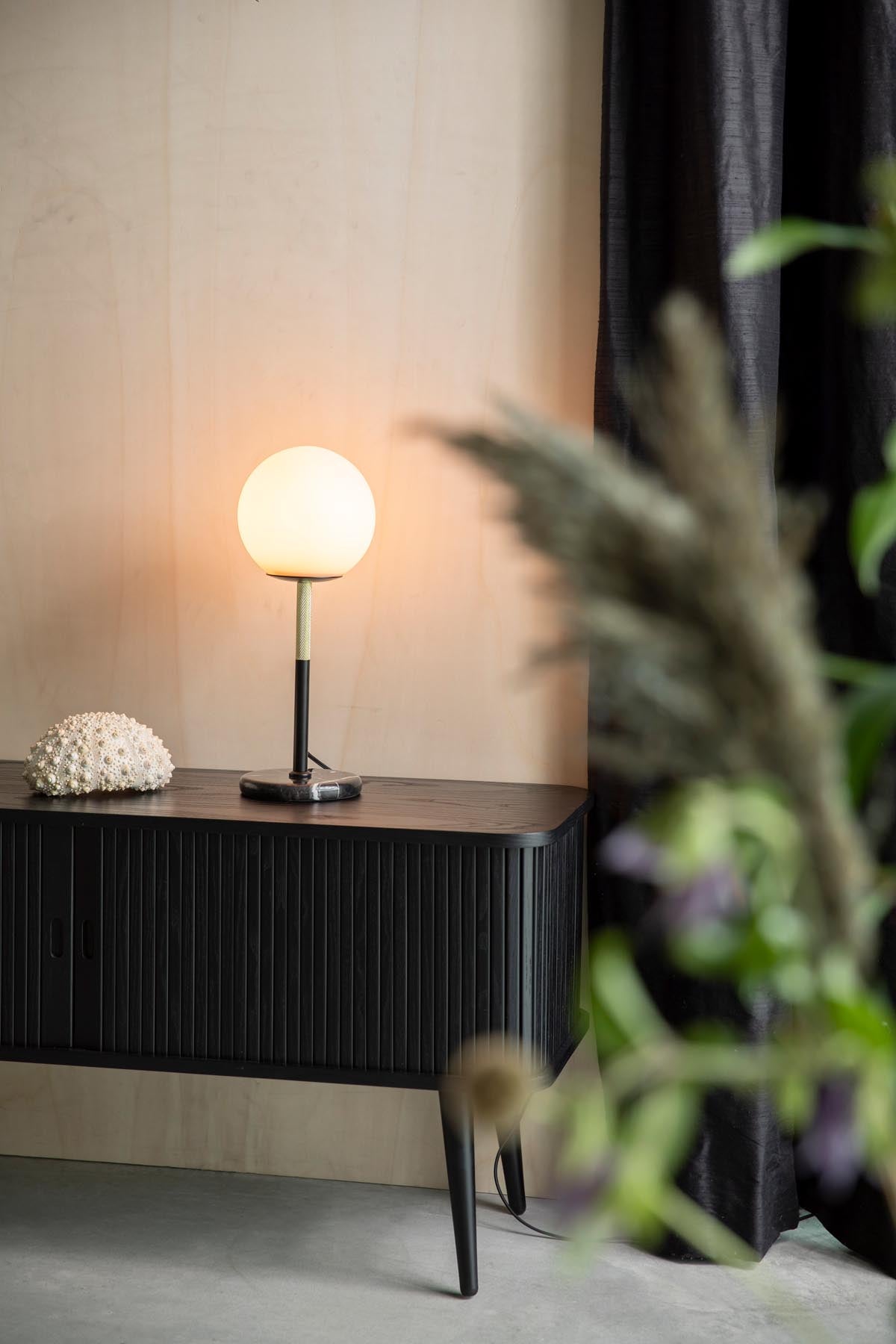 Tischleuchte Orion in Weiss präsentiert im Onlineshop von KAQTU Design AG. Tischleuchte ist von Zuiver