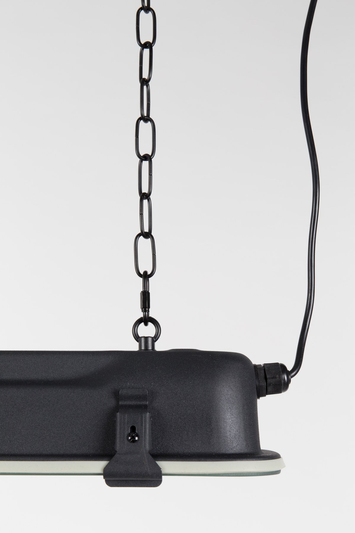 Pendellampe G.T.A. in Schwarz präsentiert im Onlineshop von KAQTU Design AG. Pendelleuchte ist von Zuiver