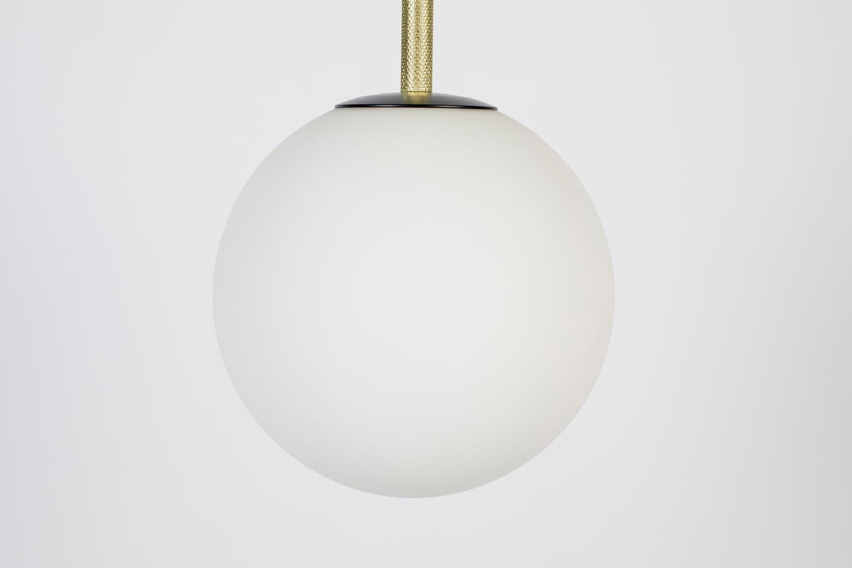 Pendellampe Orion in Weiss präsentiert im Onlineshop von KAQTU Design AG. Pendelleuchte ist von Zuiver