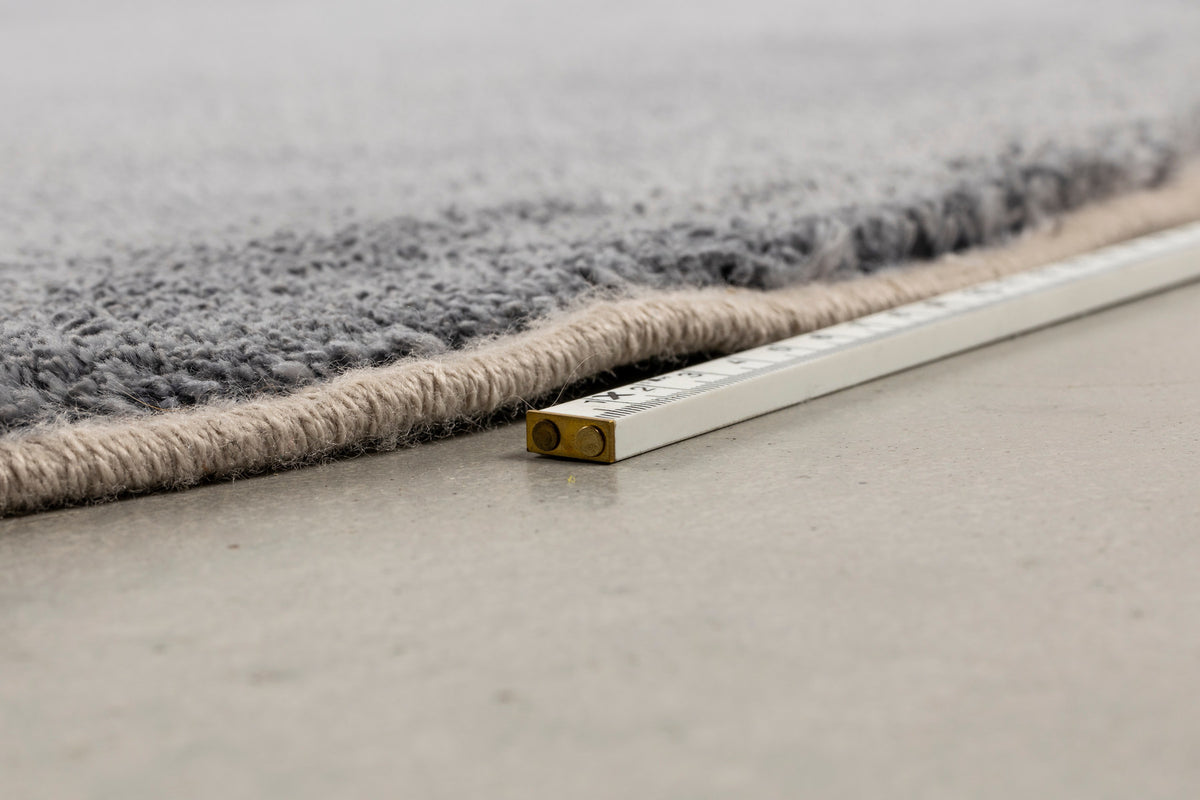 Teppich Phila in Blau präsentiert im Onlineshop von KAQTU Design AG. Teppich ist von Zuiver