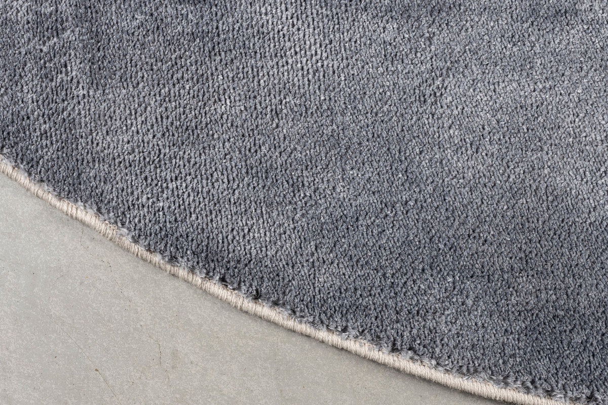 Teppich Phila in Blau präsentiert im Onlineshop von KAQTU Design AG. Teppich ist von Zuiver